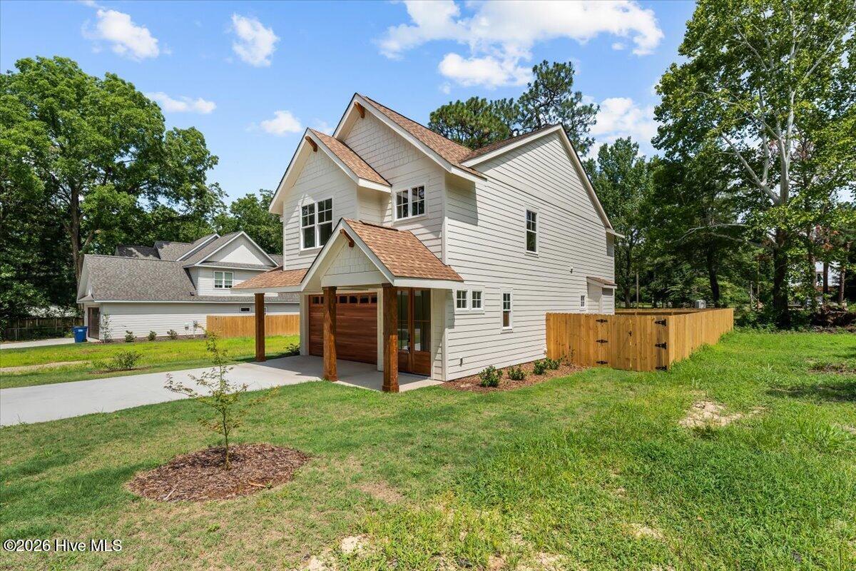1395 N May Street Property Photo 5