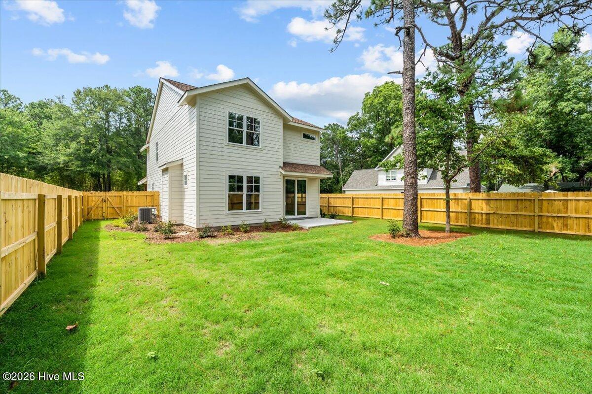 1395 N May Street Property Photo 7