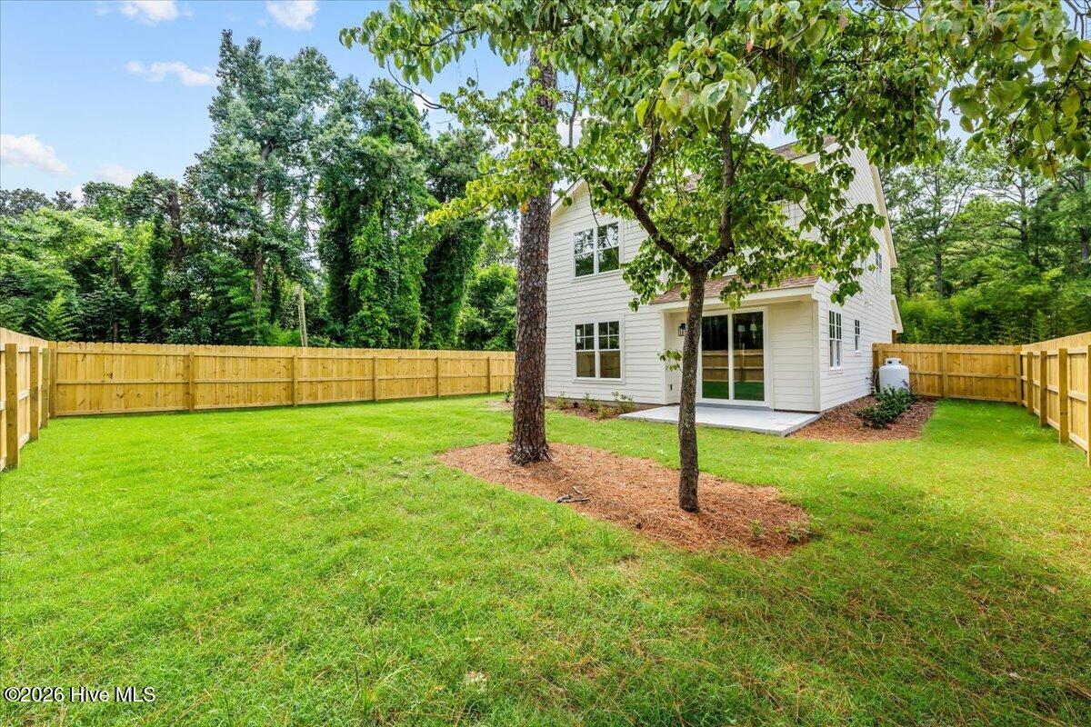 1395 N May Street Property Photo 8