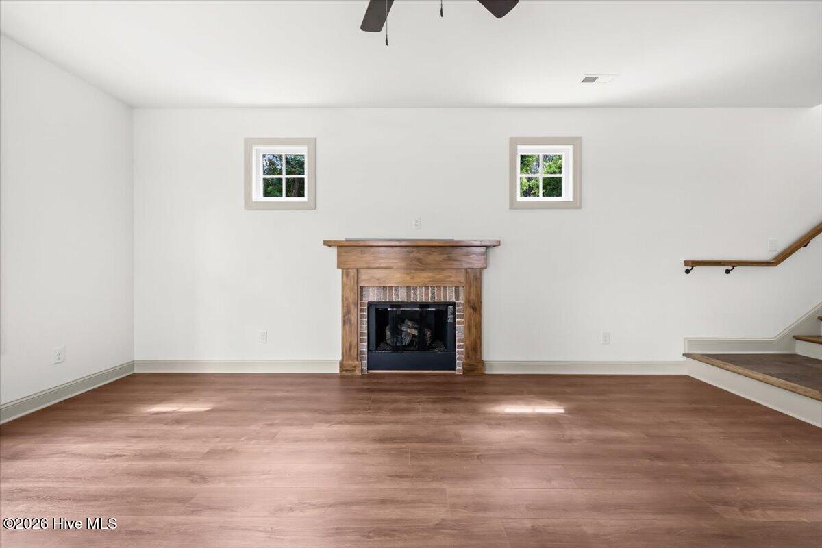 1395 N May Street Property Photo 15