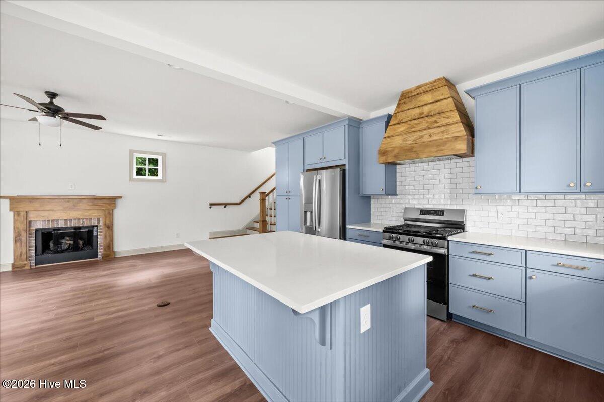 1395 N May Street Property Photo 19