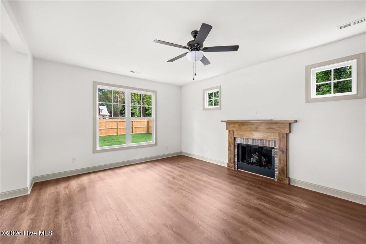 1395 N May Street Property Photo 22