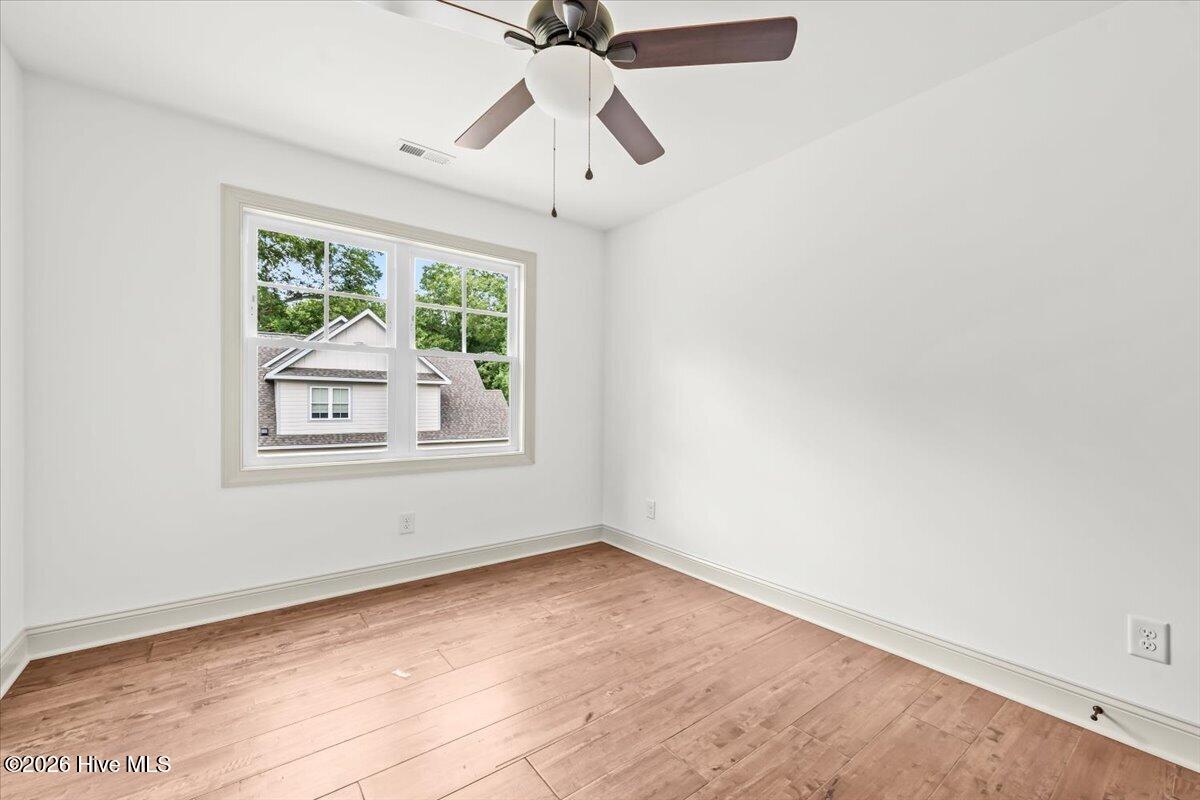 1395 N May Street Property Photo 32