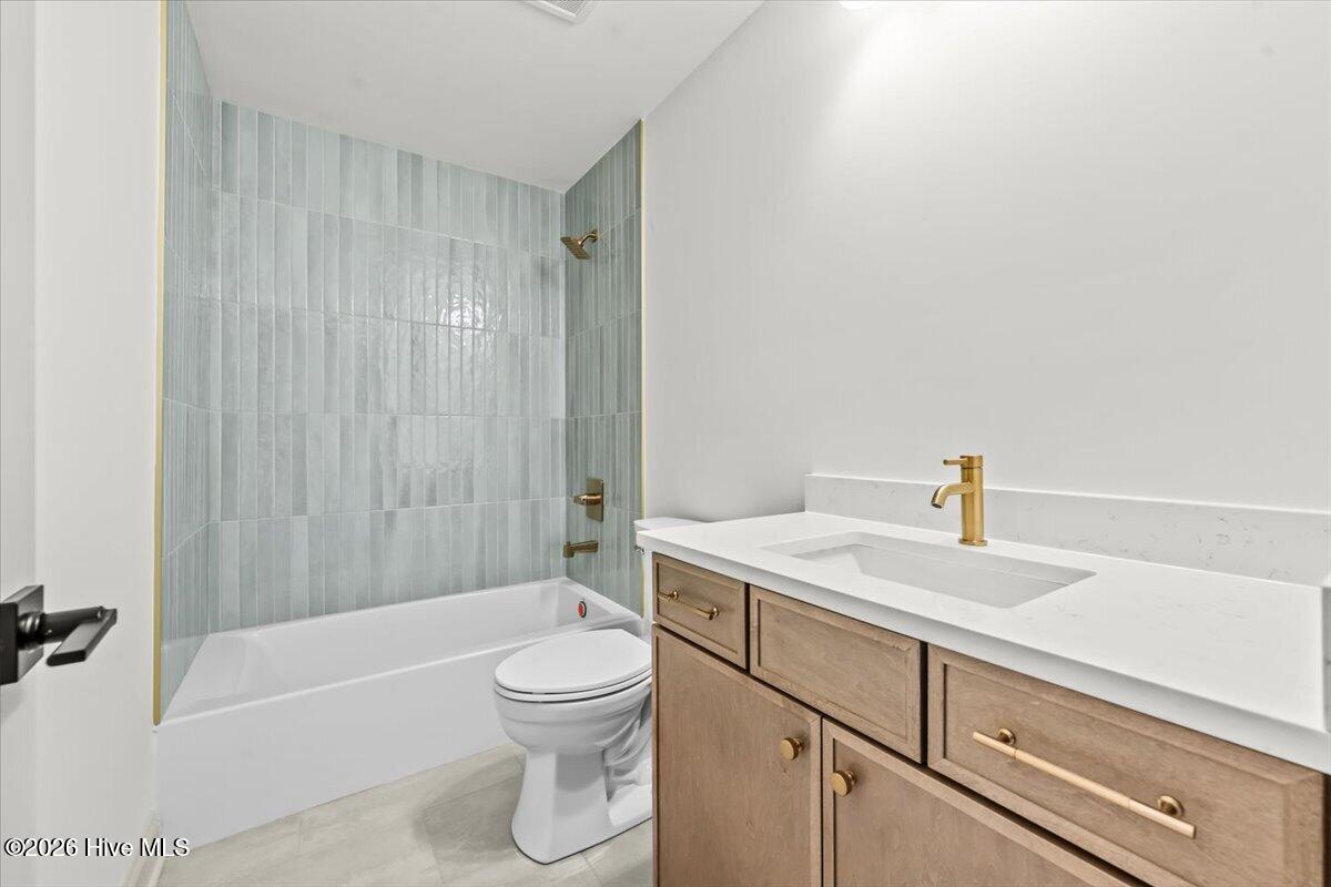 1395 N May Street Property Photo 37