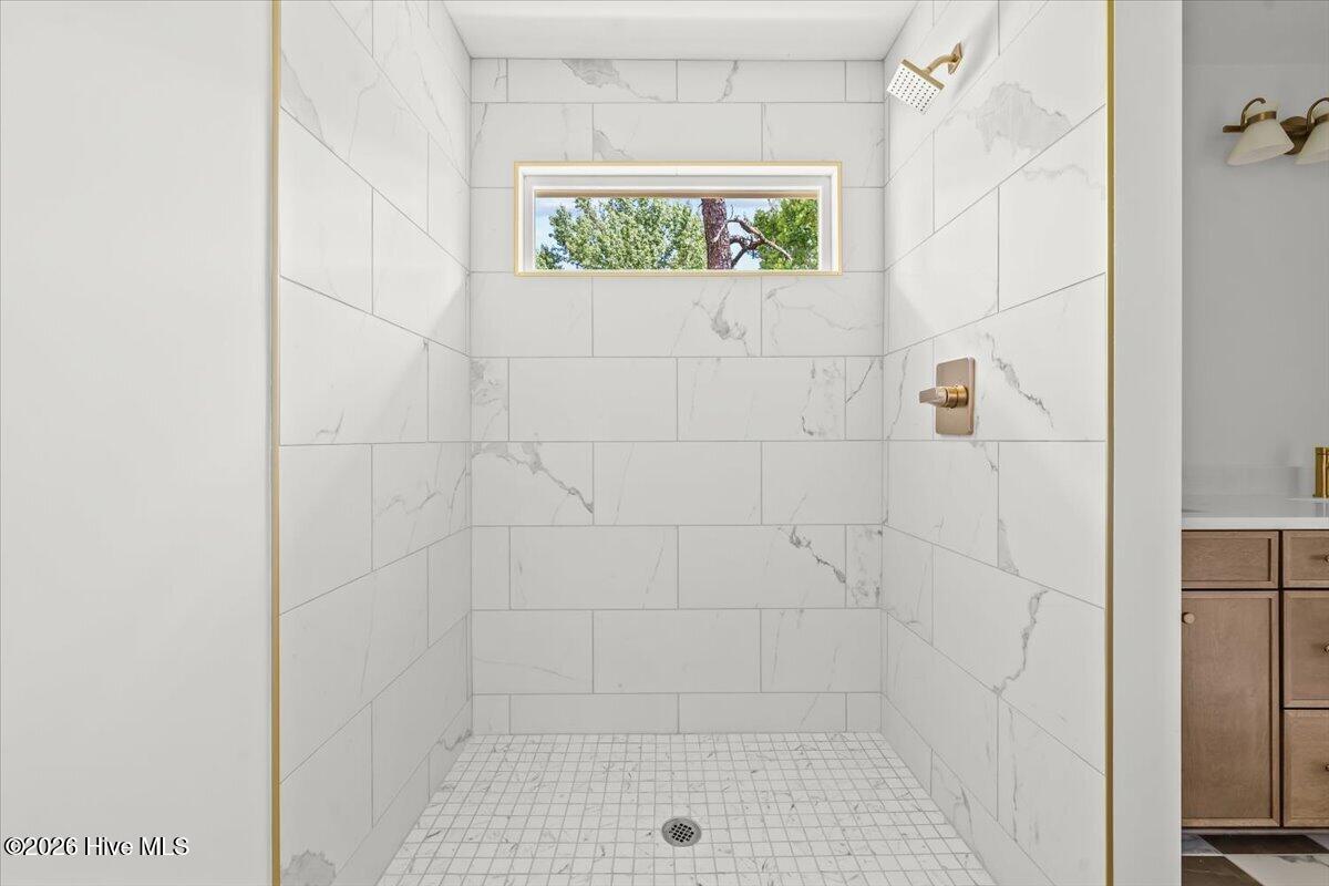 1395 N May Street Property Photo 46