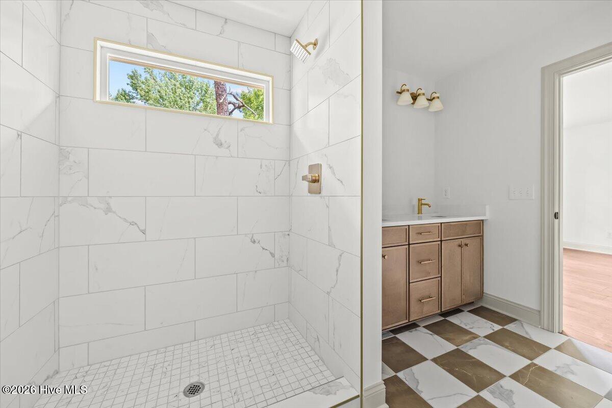 1395 N May Street Property Photo 47