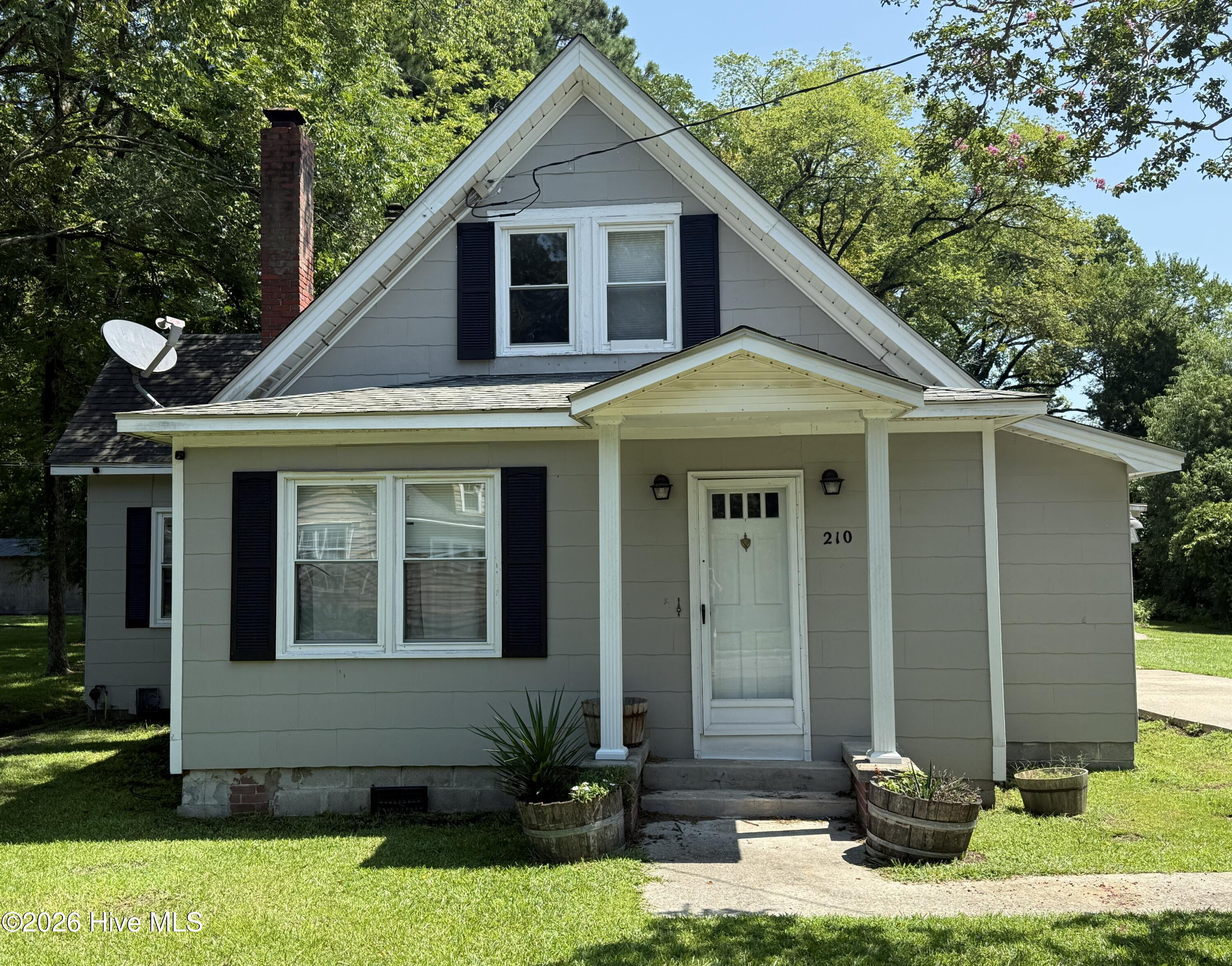 210 E Middle Street Property Photo 4
