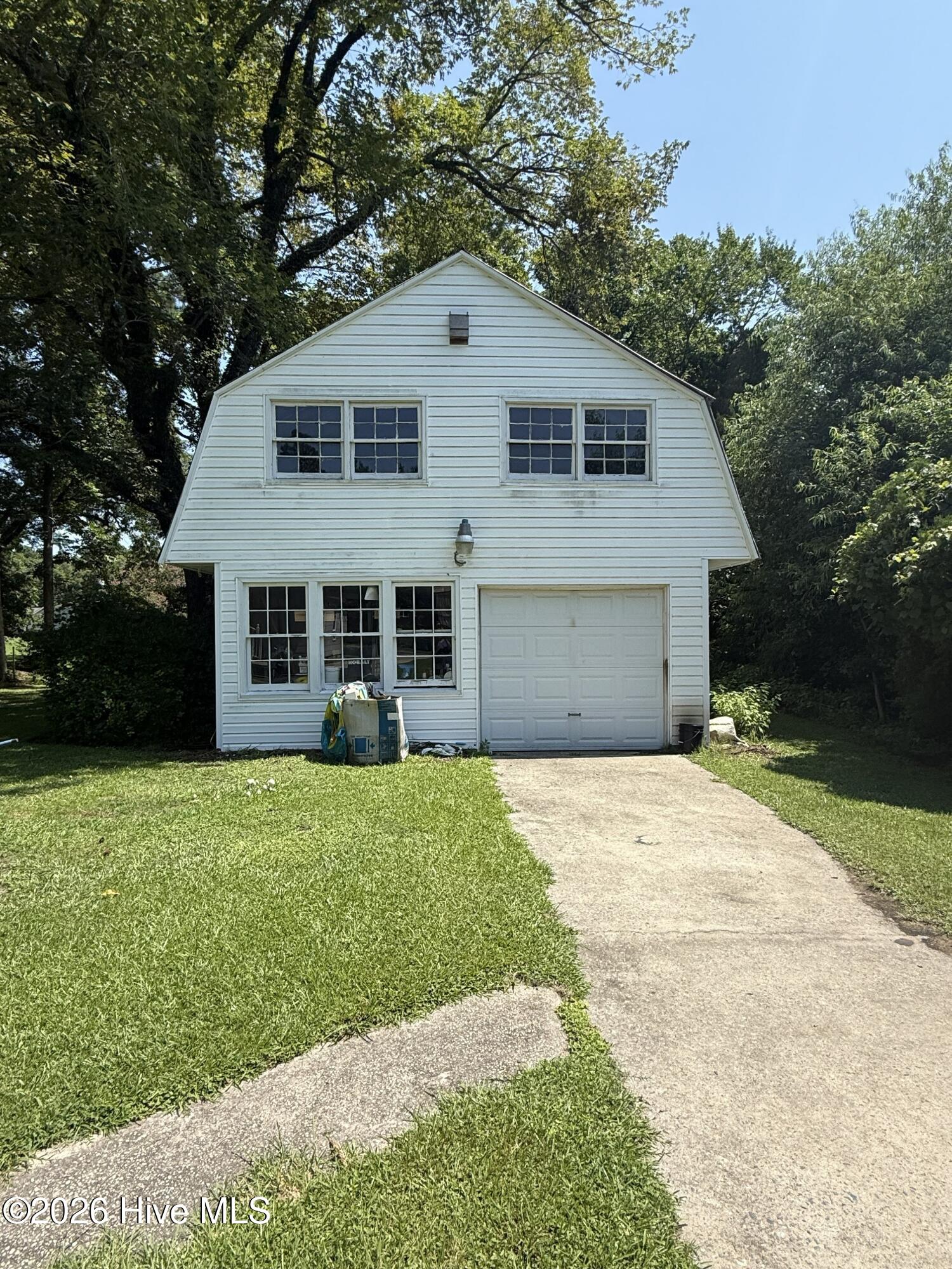 210 E Middle Street Property Photo 5