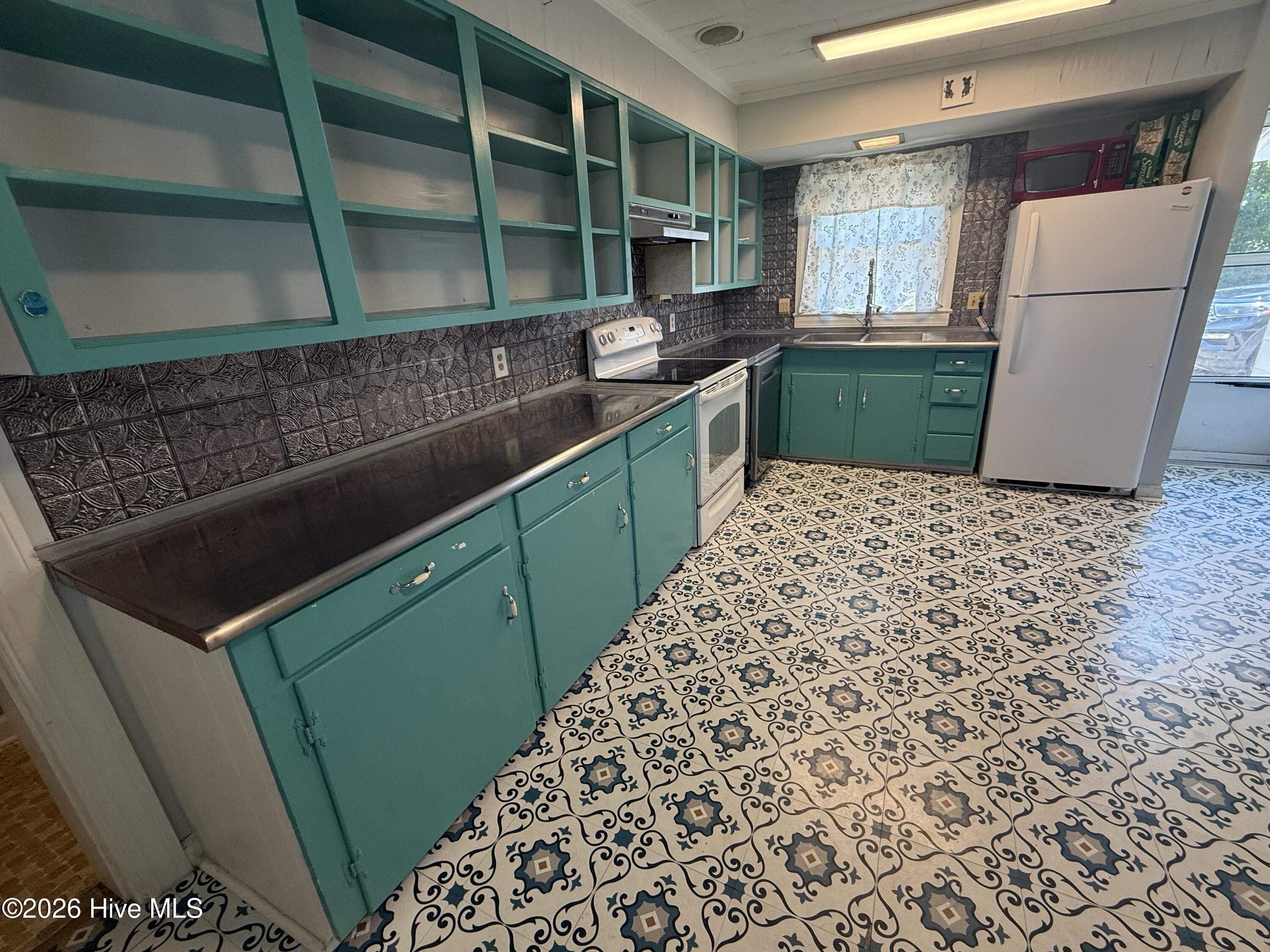 210 E Middle Street Property Photo 14