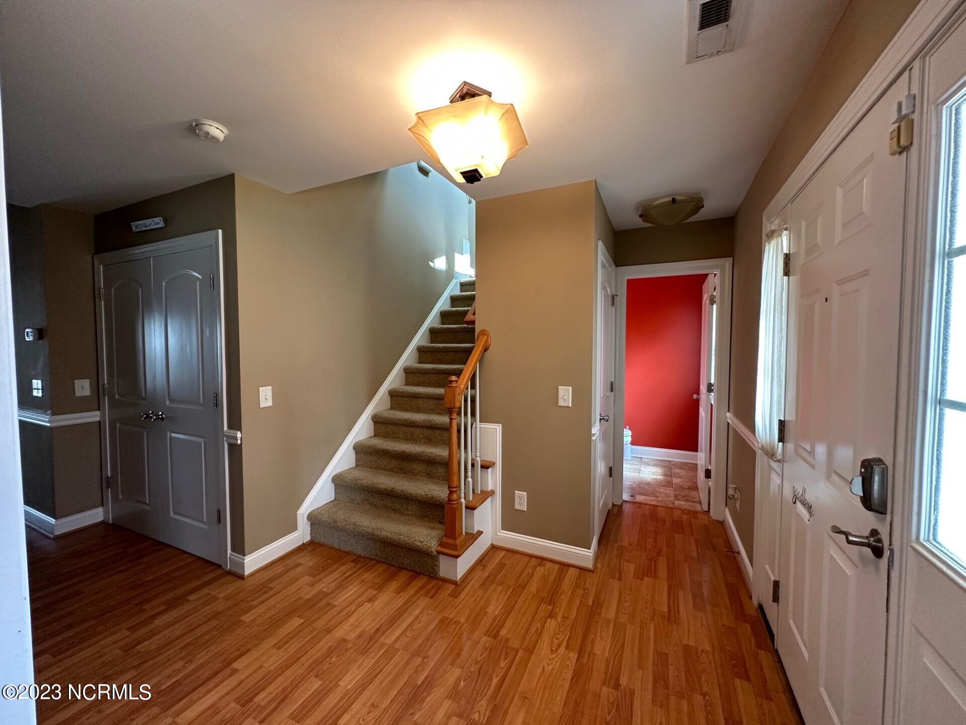 2533 Saddleback Drive B Property Photo 4