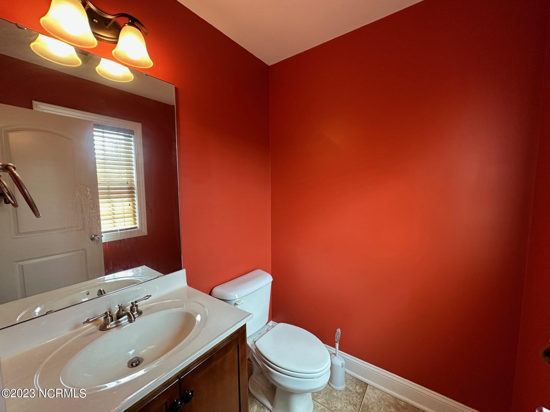 2533 Saddleback Drive B Property Photo 6
