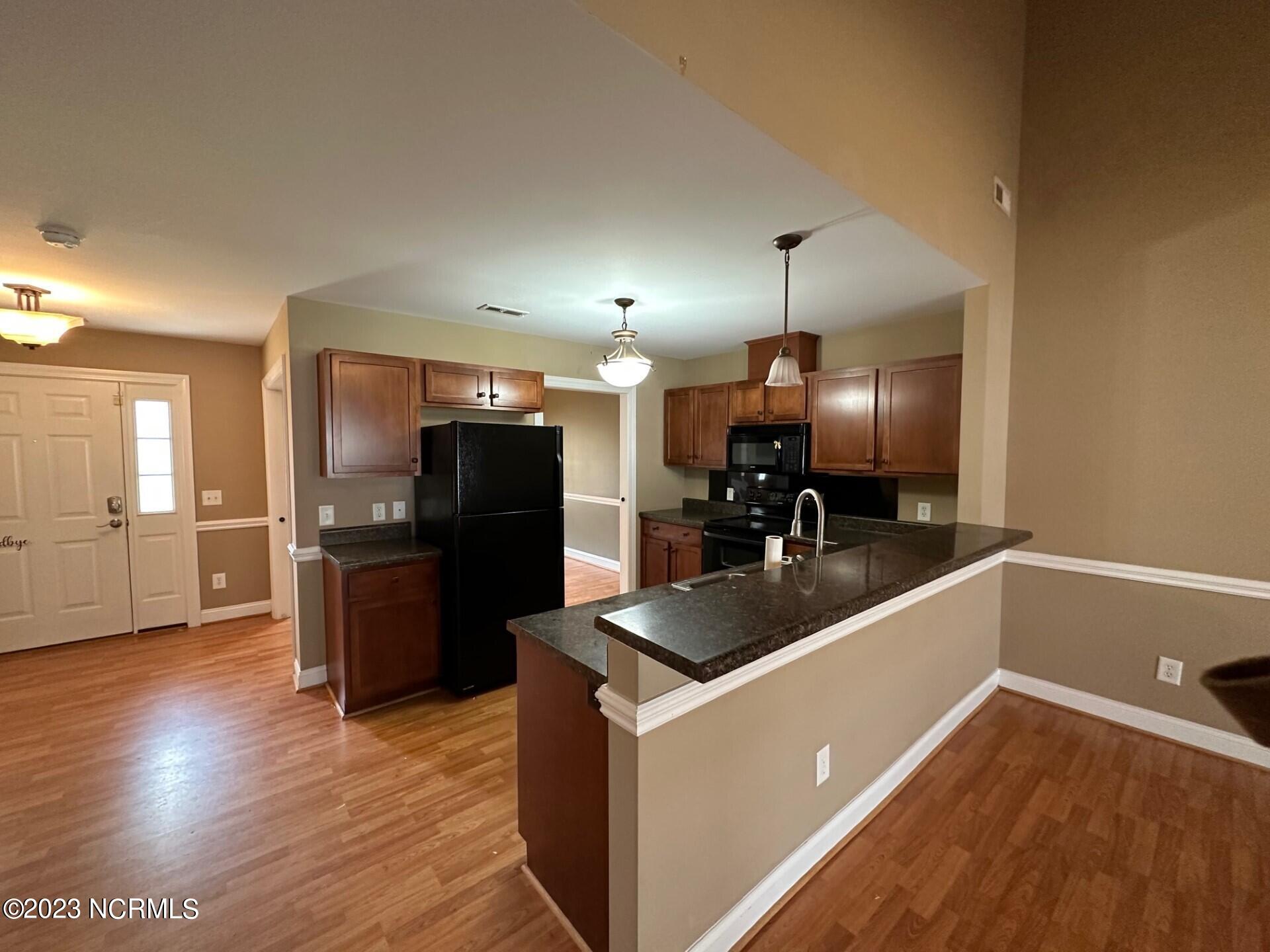 2533 Saddleback Drive B Property Photo 7