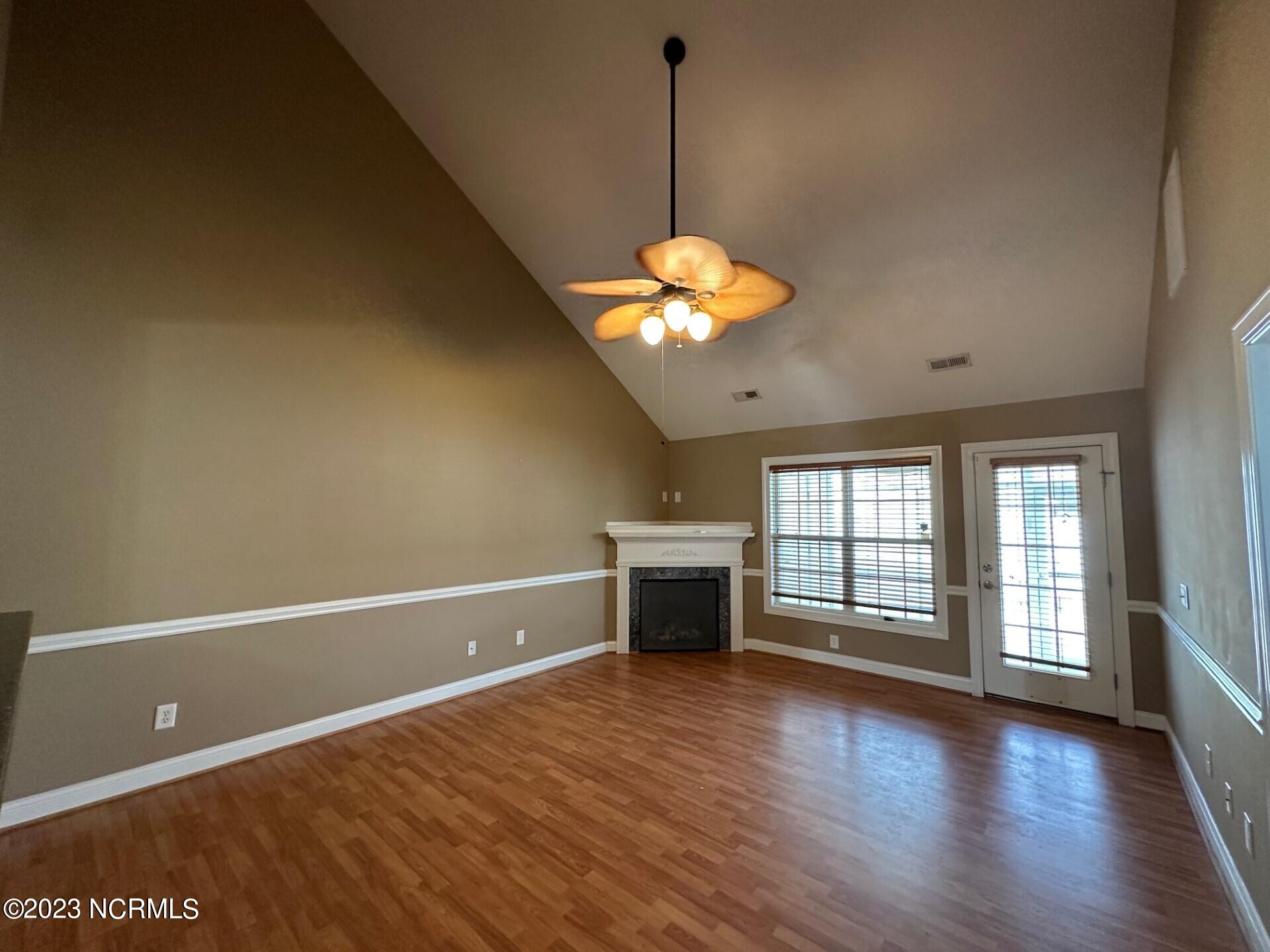 2533 Saddleback Drive B Property Photo 8