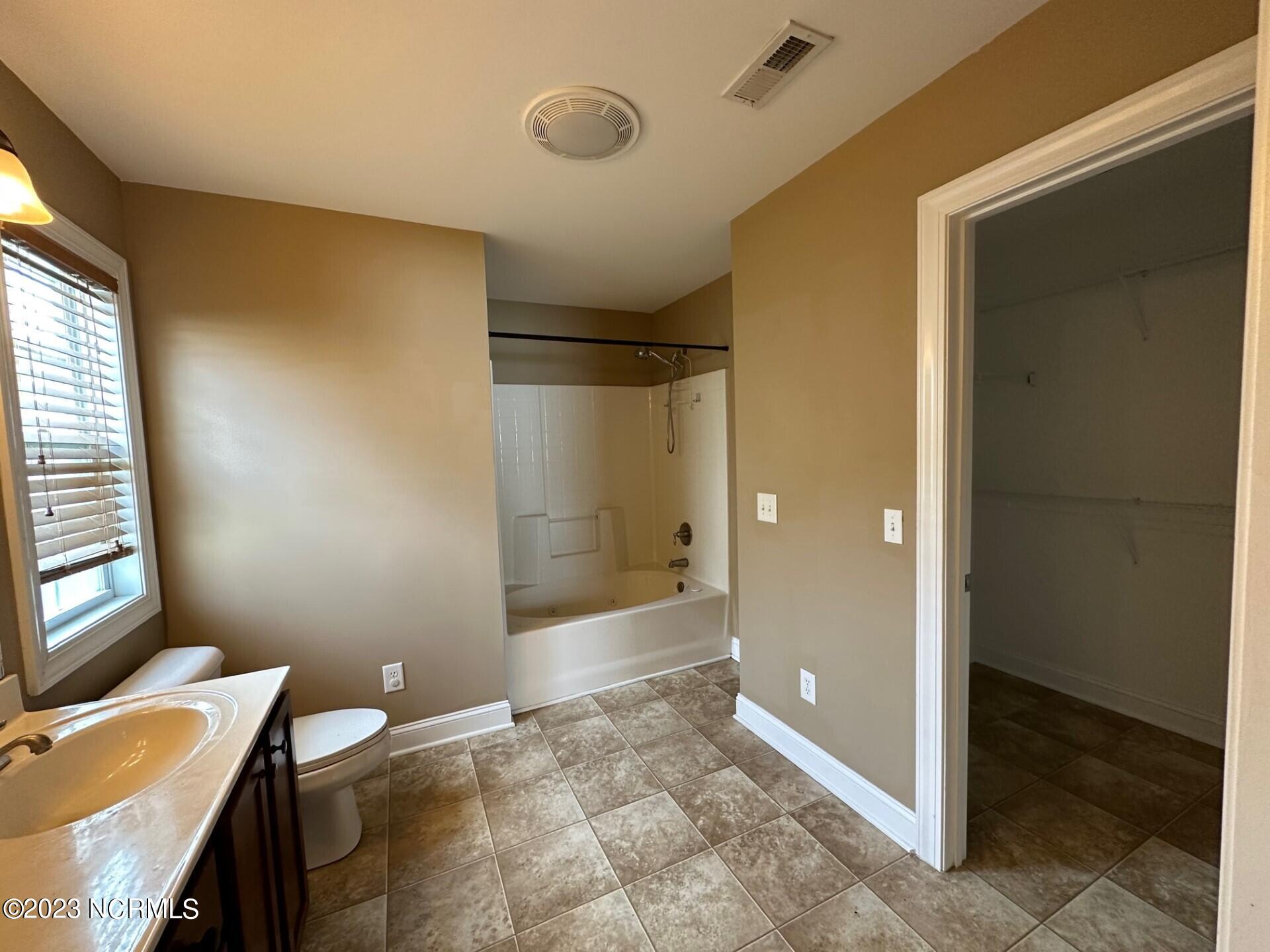 2533 Saddleback Drive B Property Photo 11