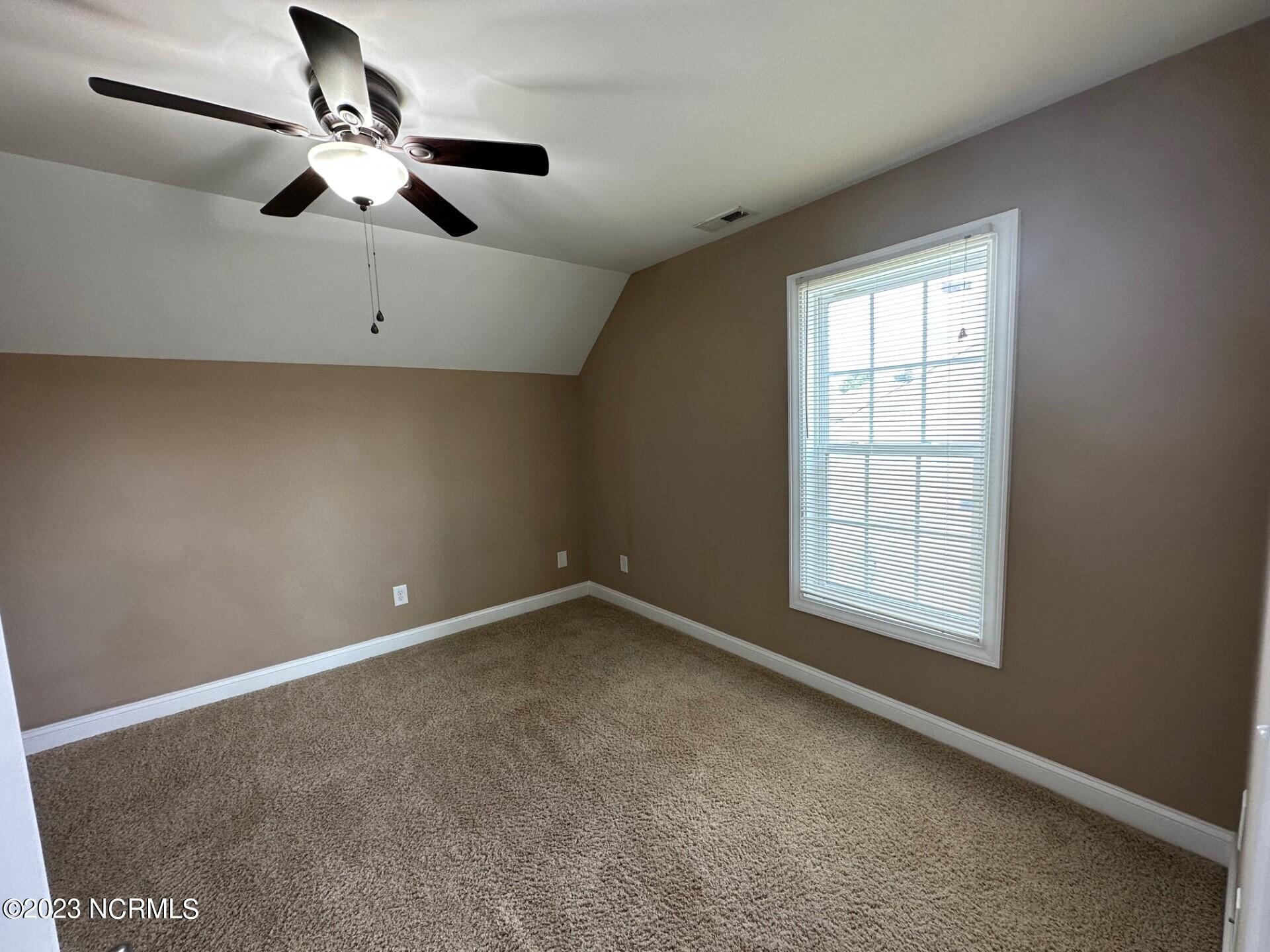 2533 Saddleback Drive B Property Photo 12