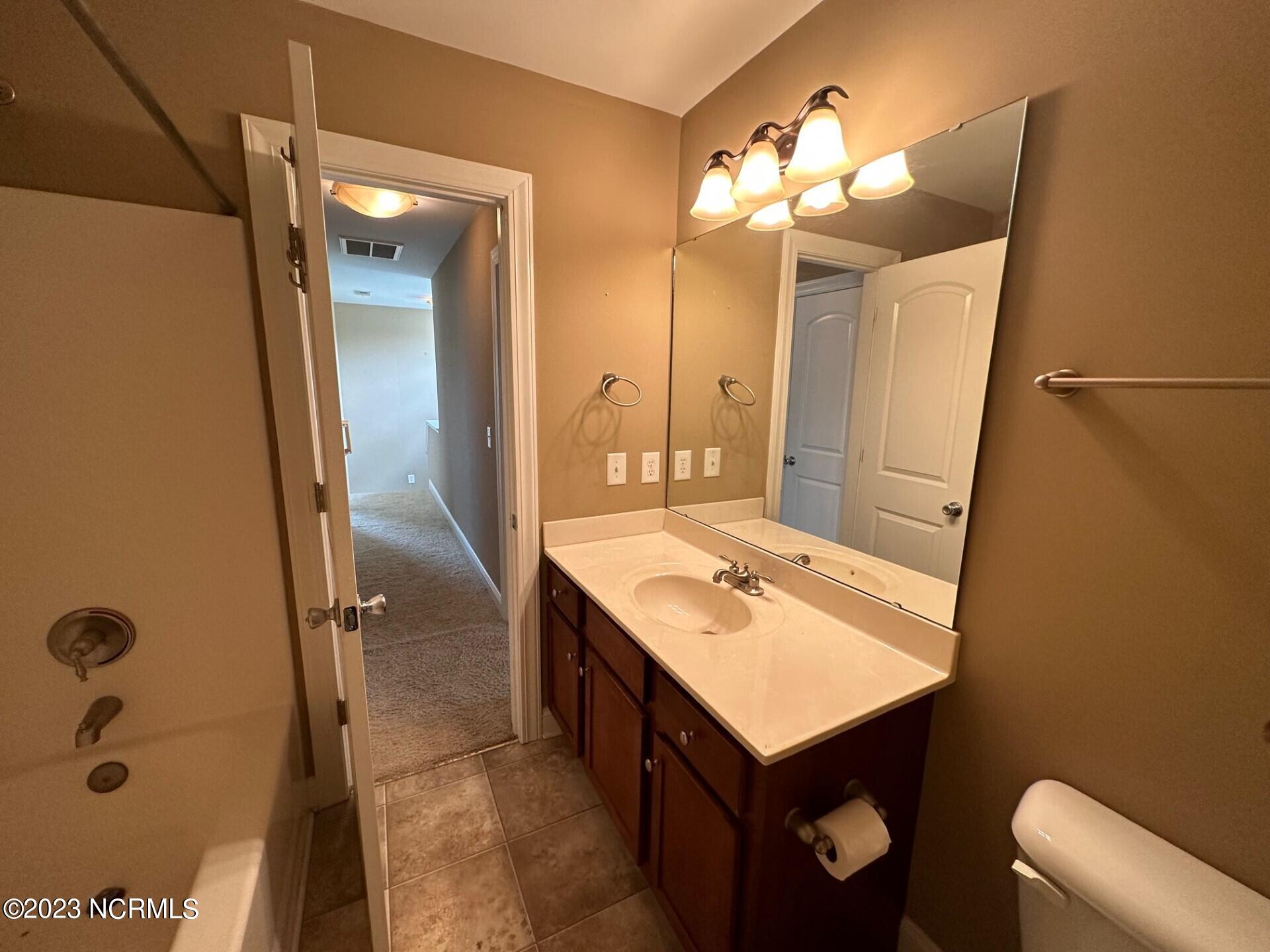 2533 Saddleback Drive B Property Photo 14