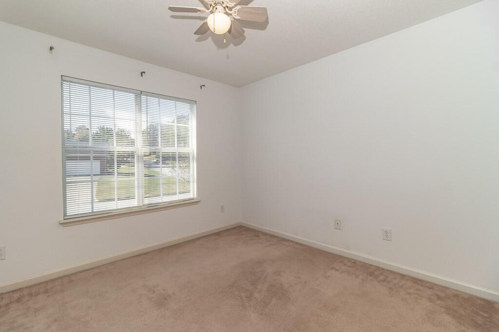 600 Surrey Lane Property Photo 8