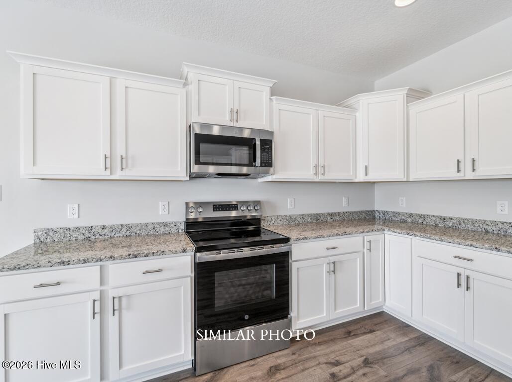 401 Hashmark Court Property Photo 8
