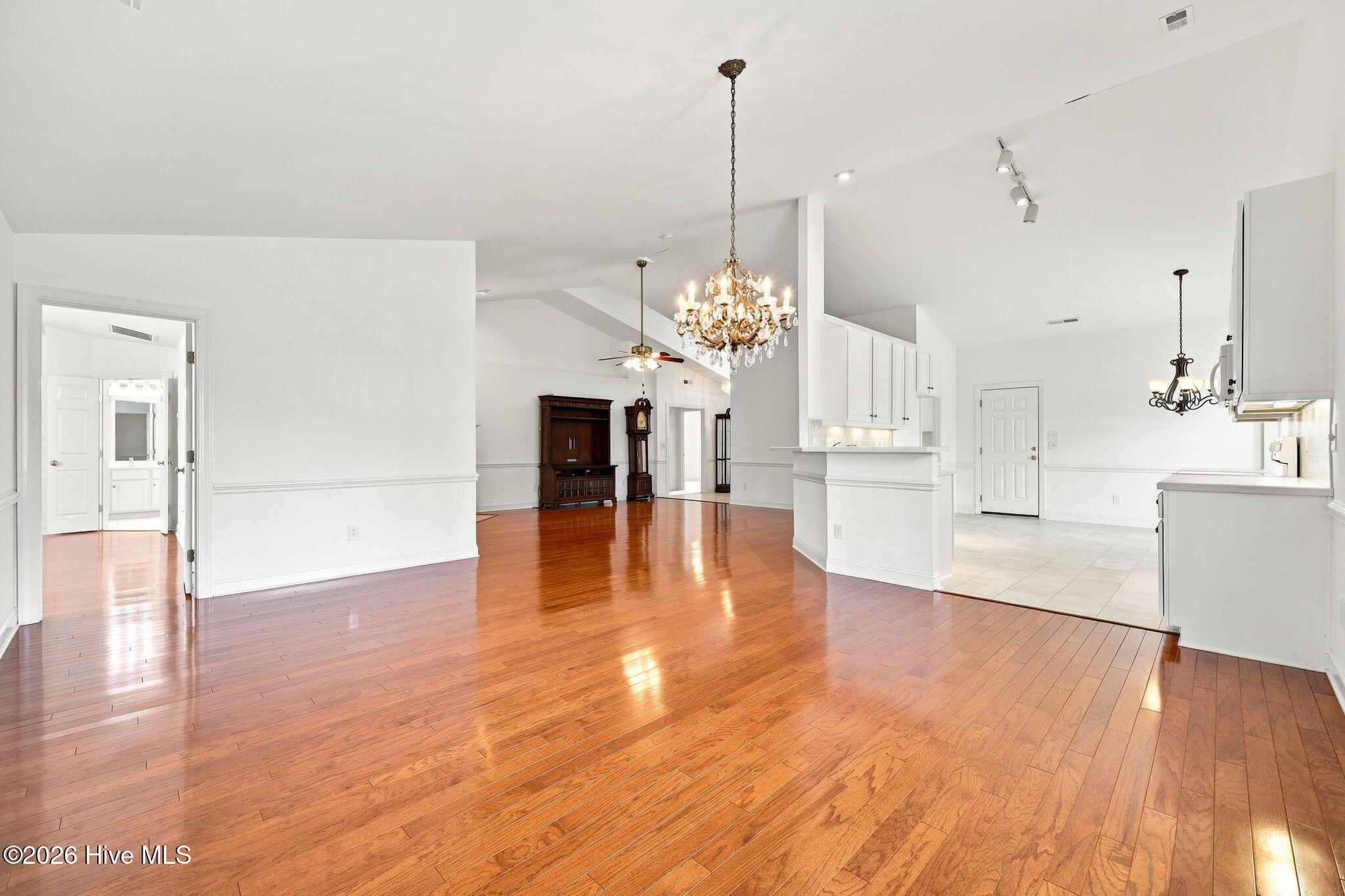 3408 Honeysuckle Drive Property Photo 10