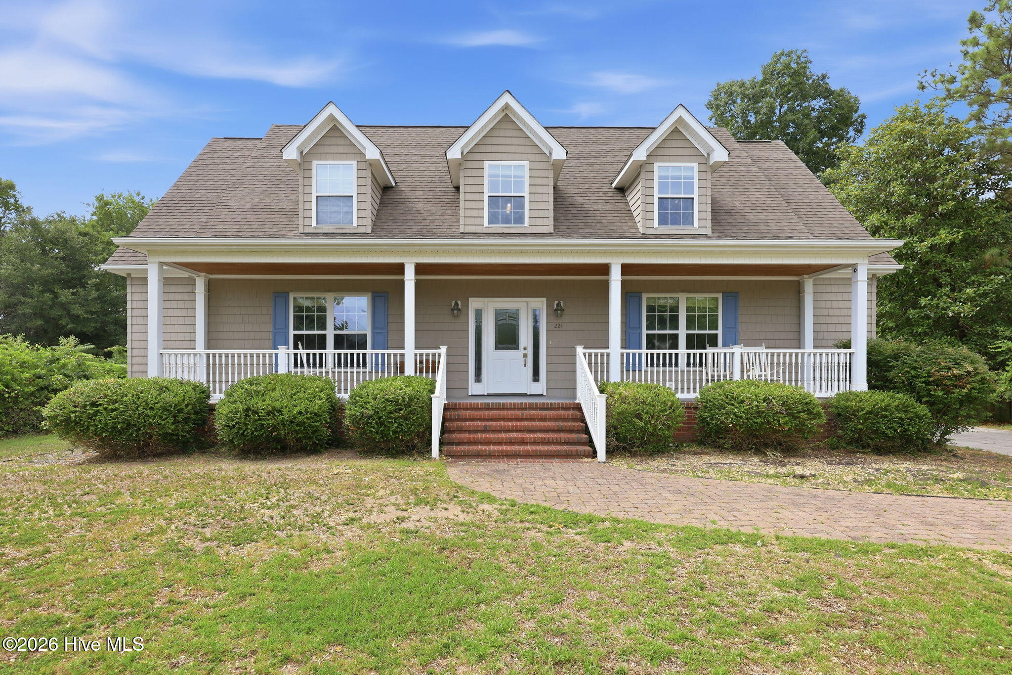 221 Oak Grove Circle Property Photo 1