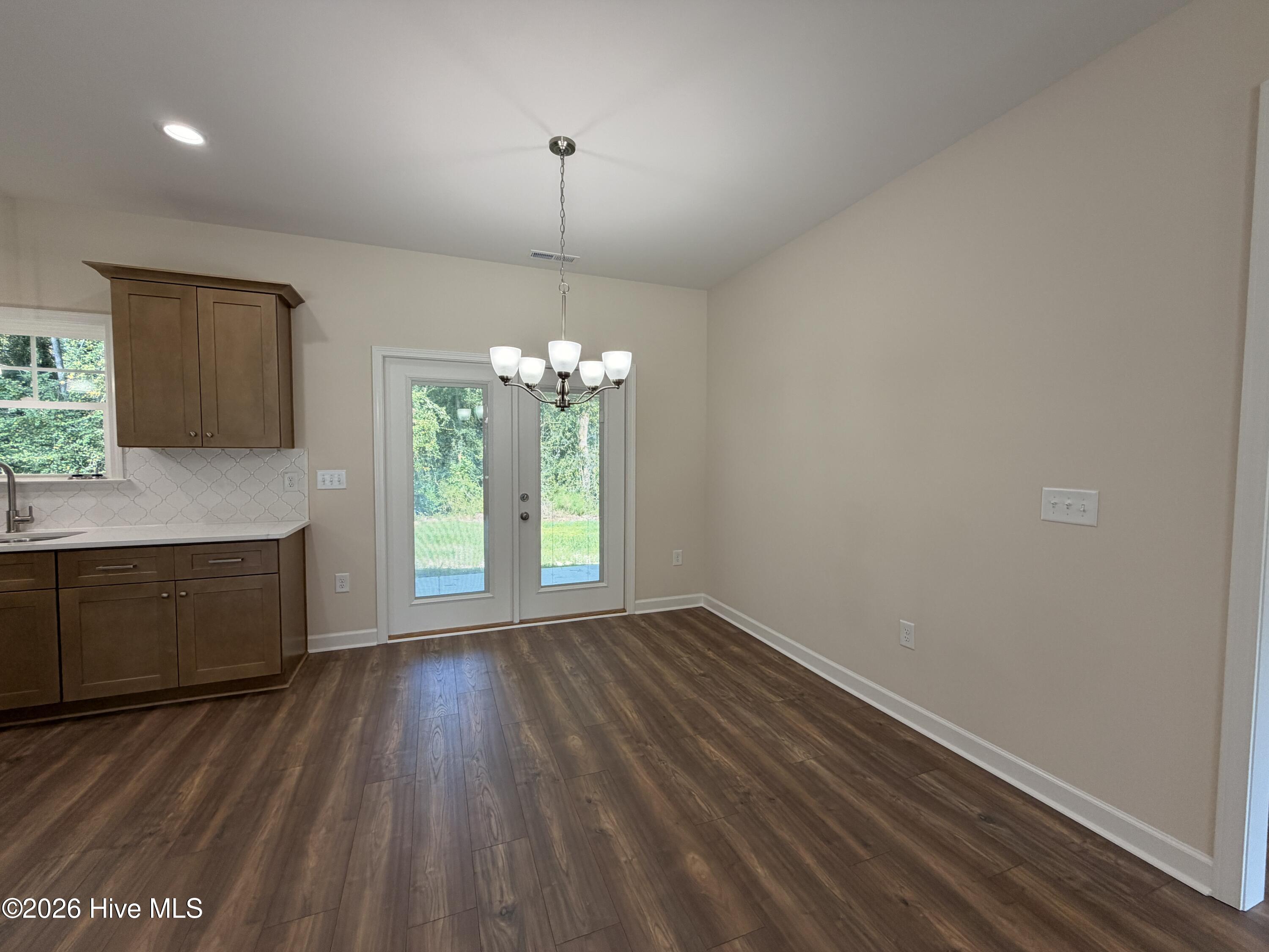 1730 Walnut Run Drive Property Photo 8