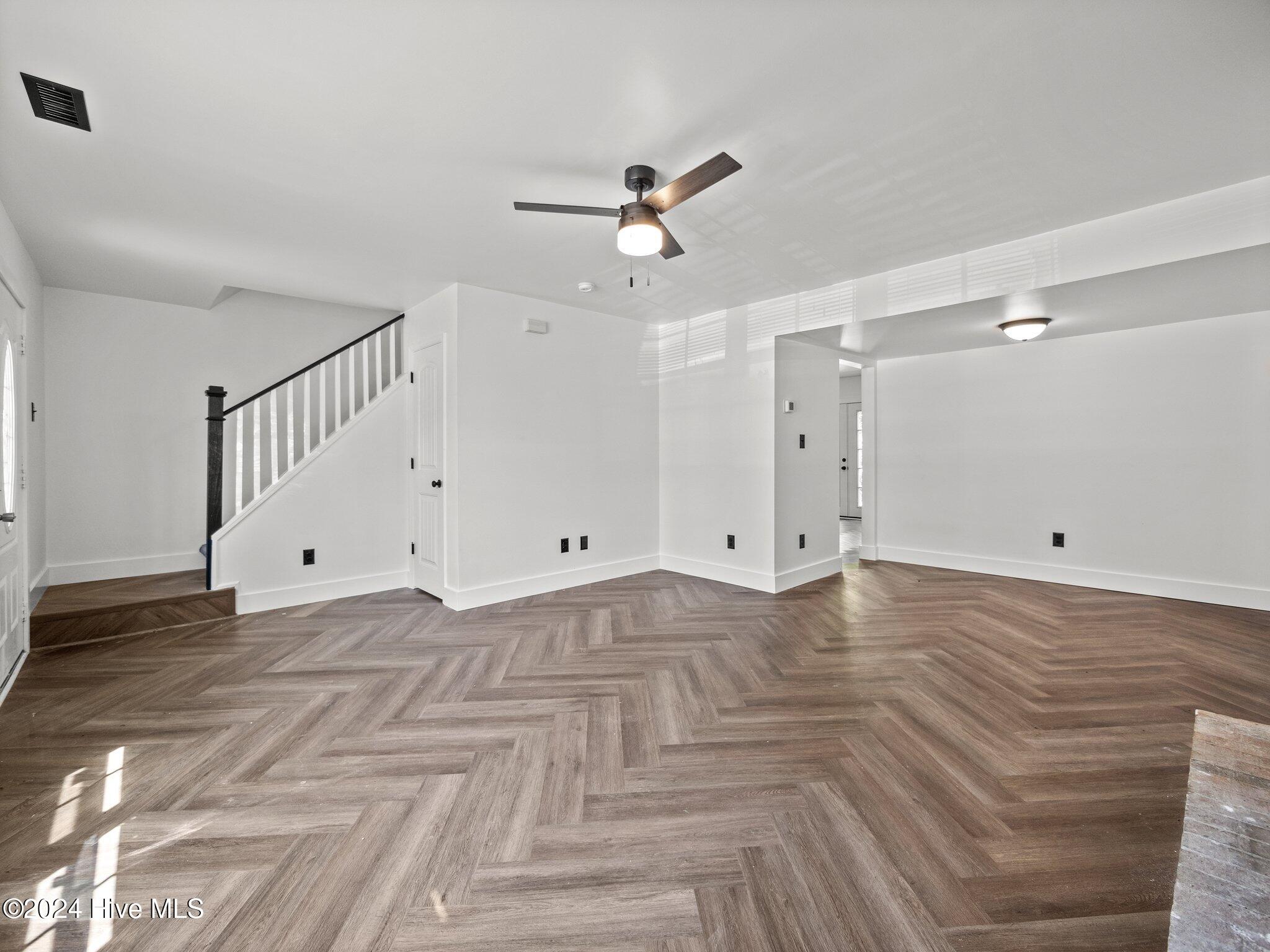 635 Myrtlewood Circle Property Photo 4