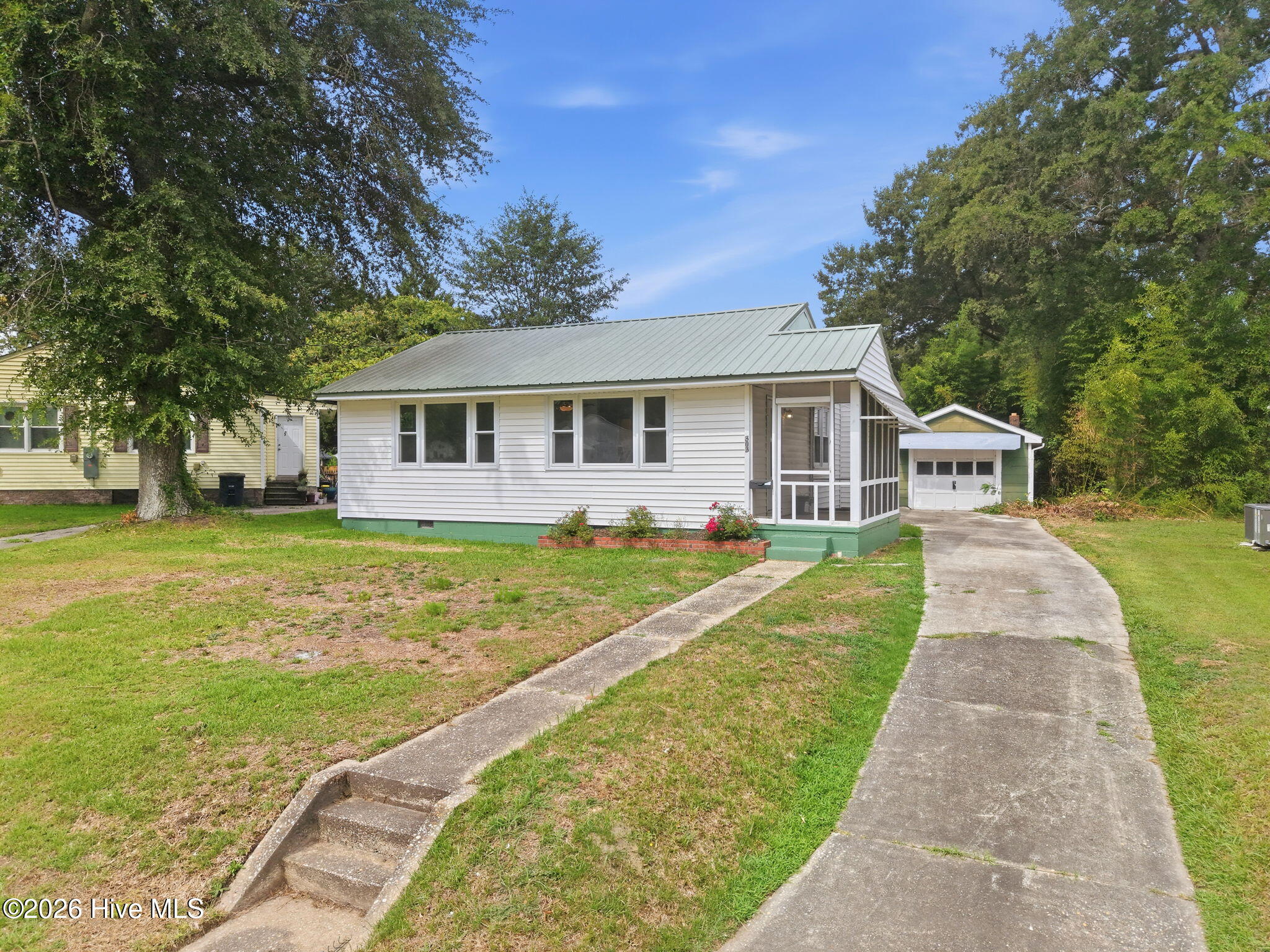 303 Banks Street Property Photo 5