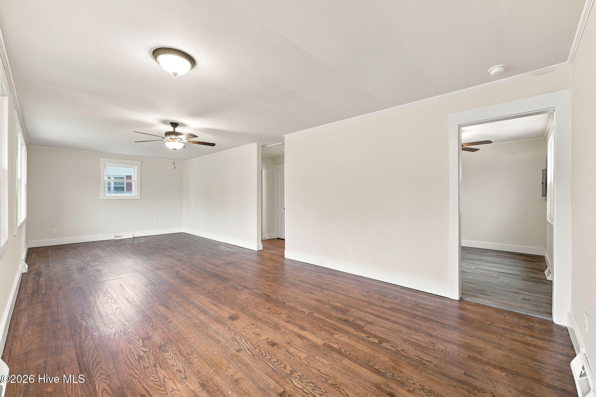 303 Banks Street Property Photo 7