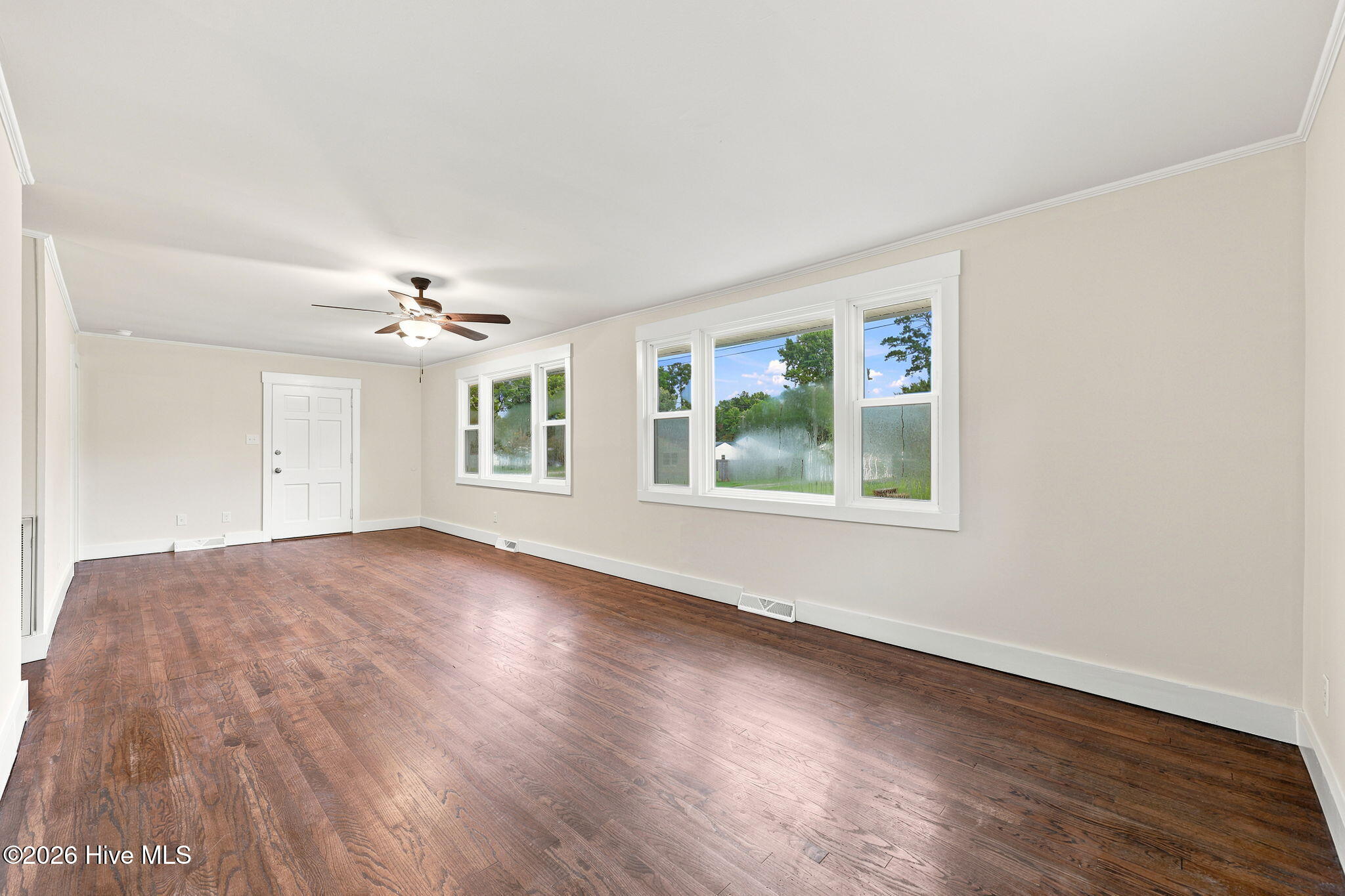 303 Banks Street Property Photo 9