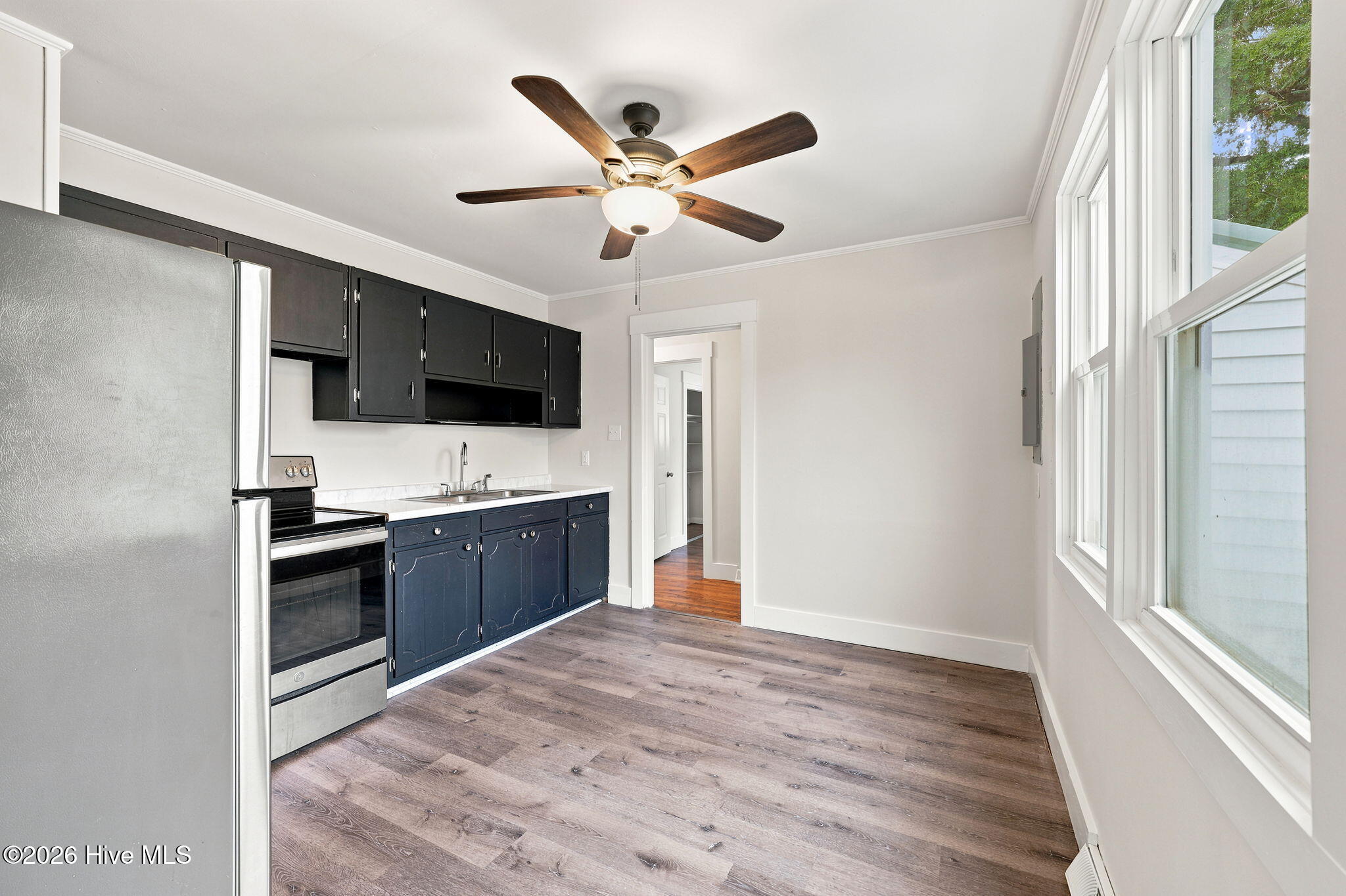 303 Banks Street Property Photo 10