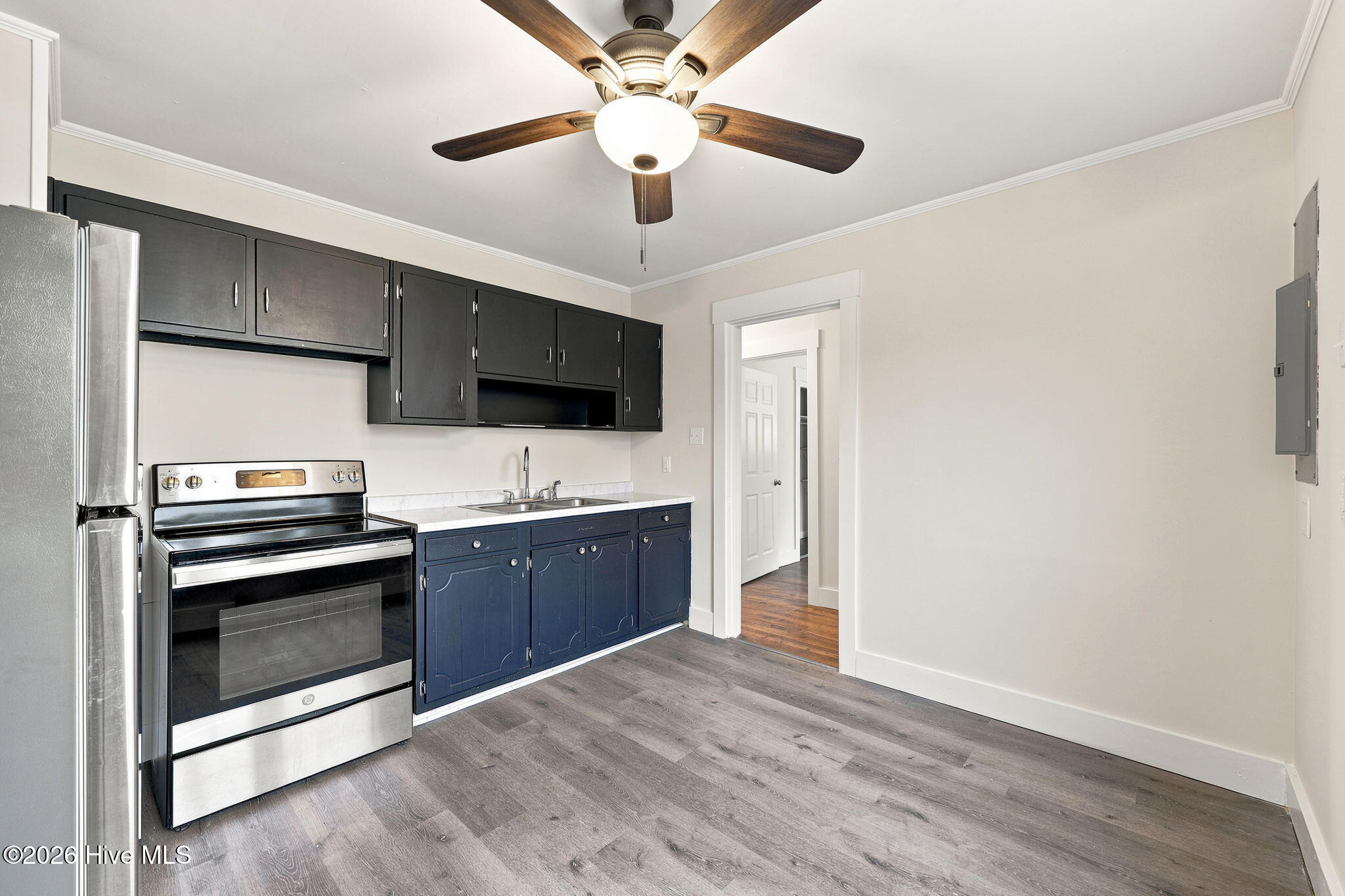 303 Banks Street Property Photo 11