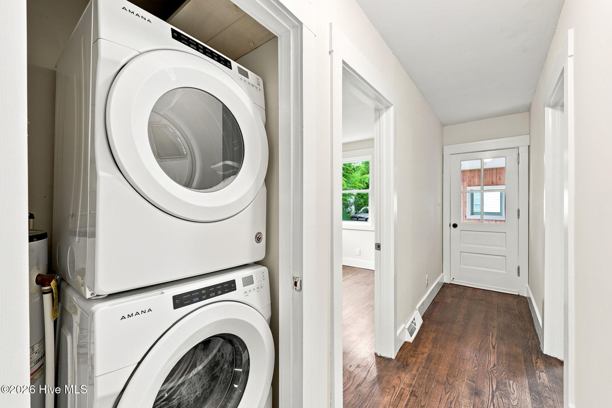 303 Banks Street Property Photo 15