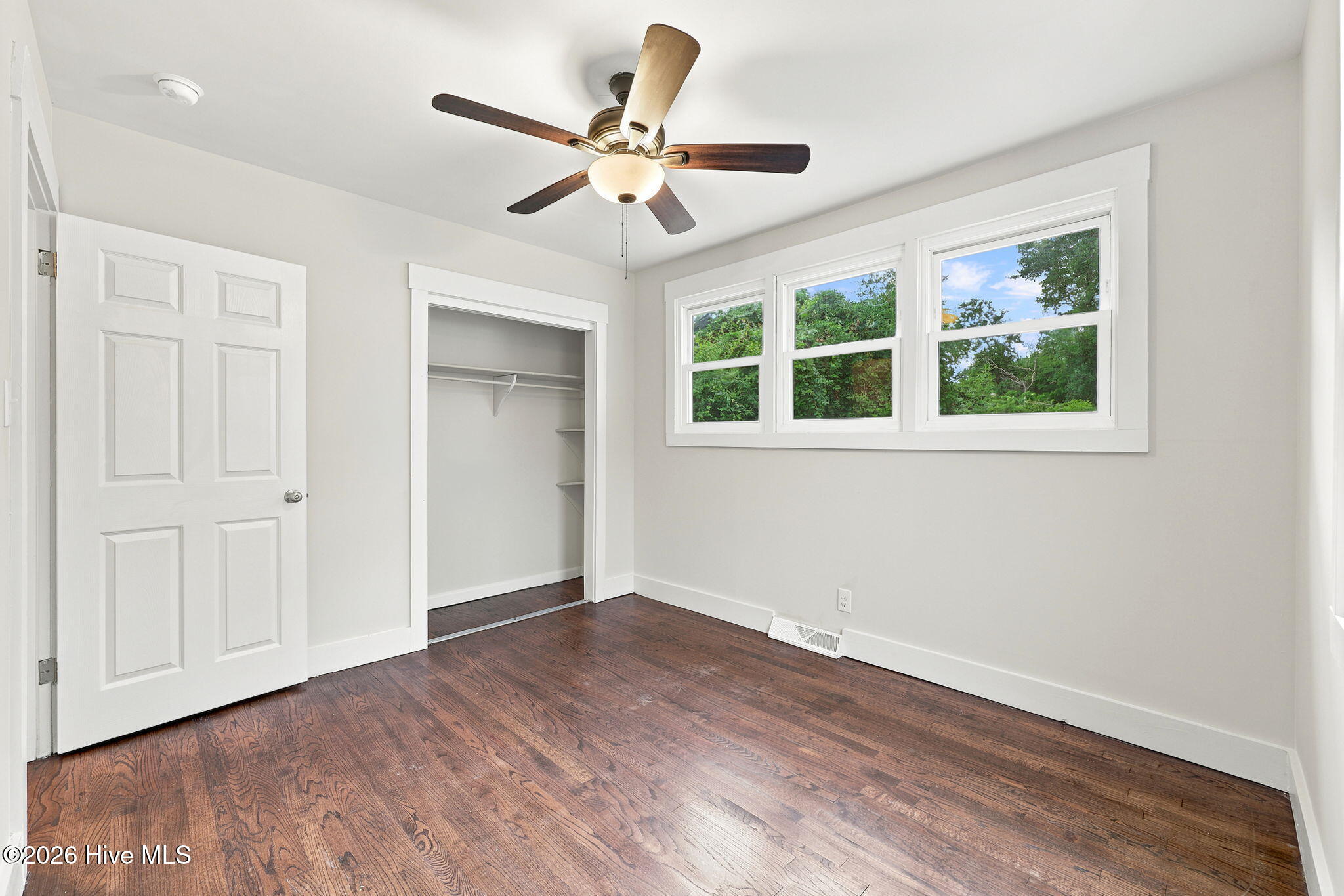 303 Banks Street Property Photo 17