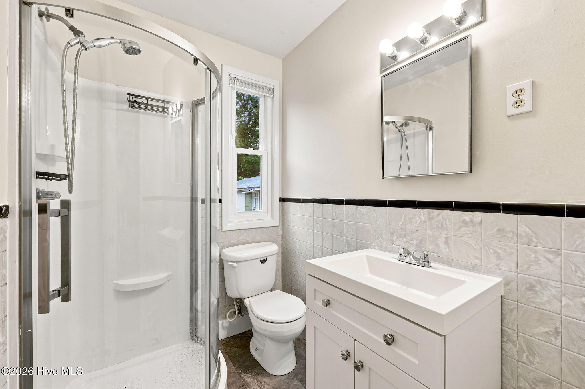 303 Banks Street Property Photo 18