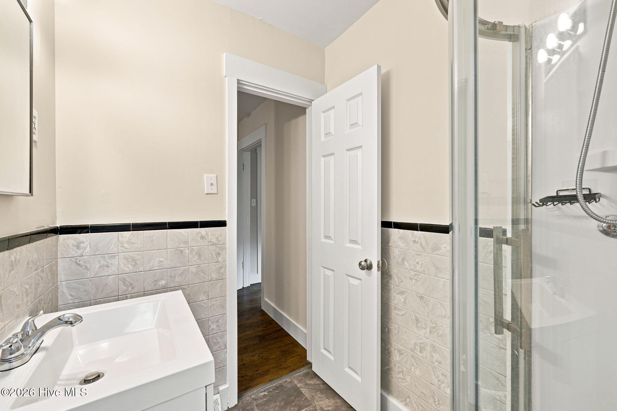 303 Banks Street Property Photo 19