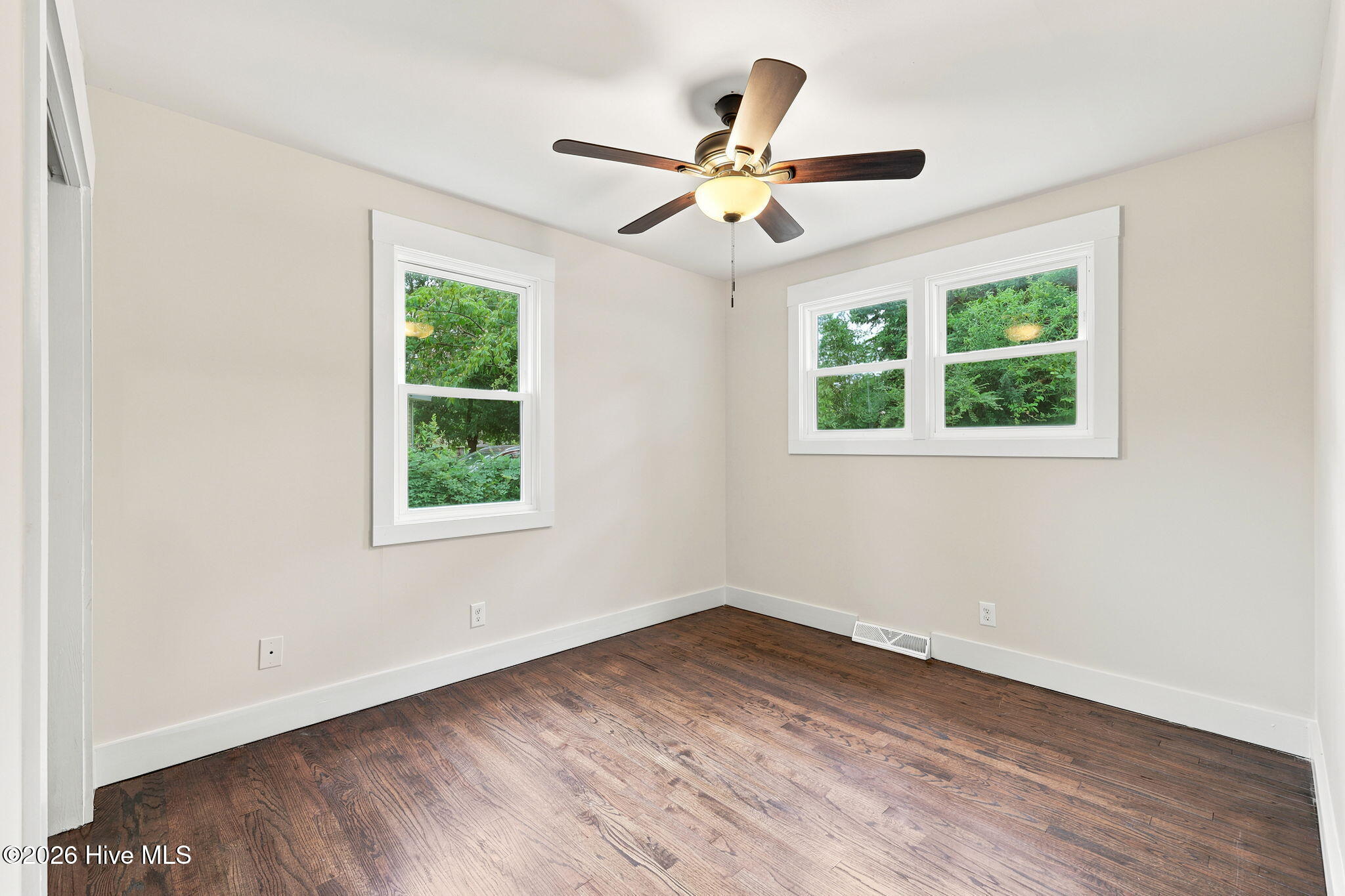 303 Banks Street Property Photo 21