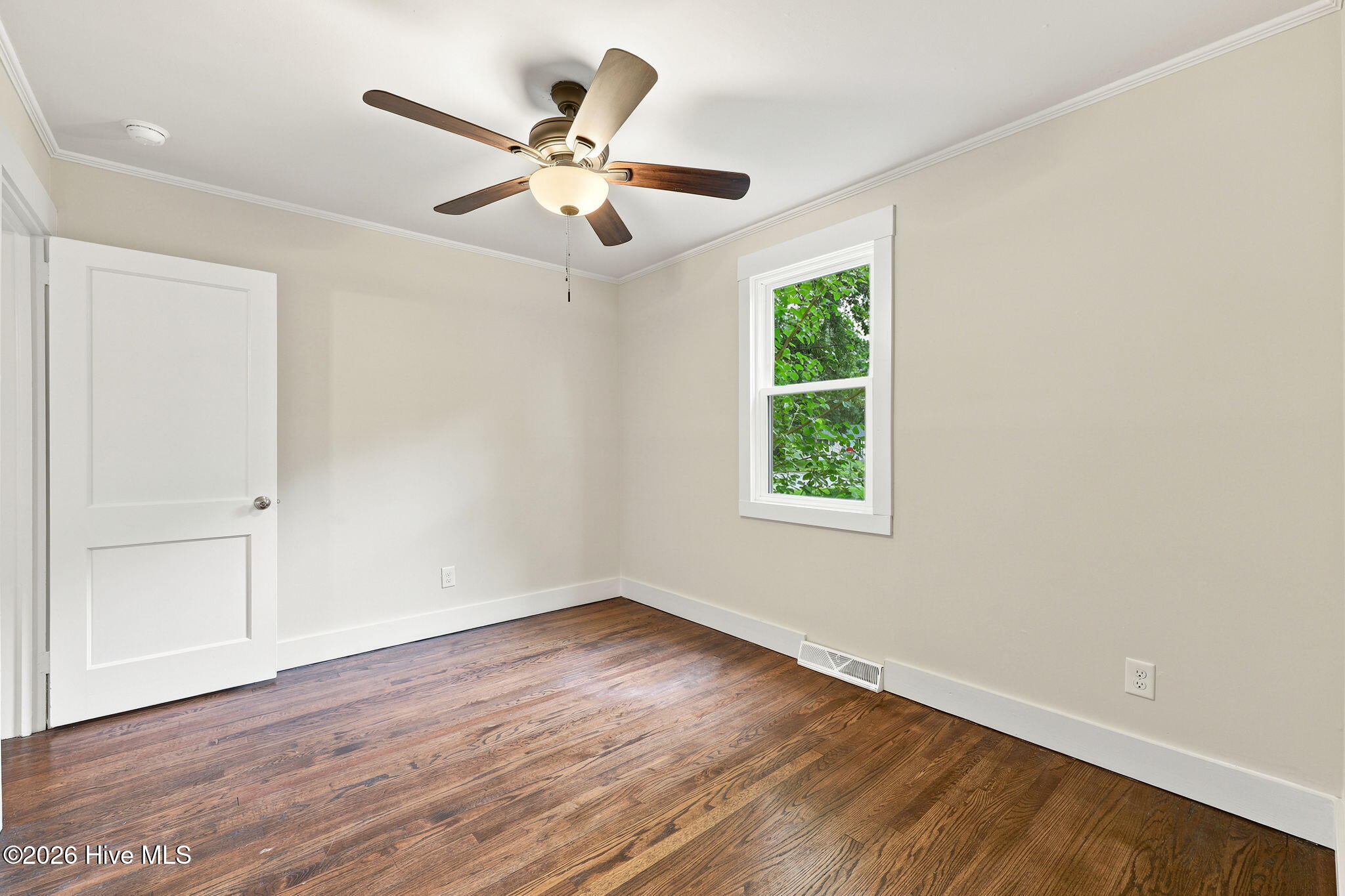 303 Banks Street Property Photo 23