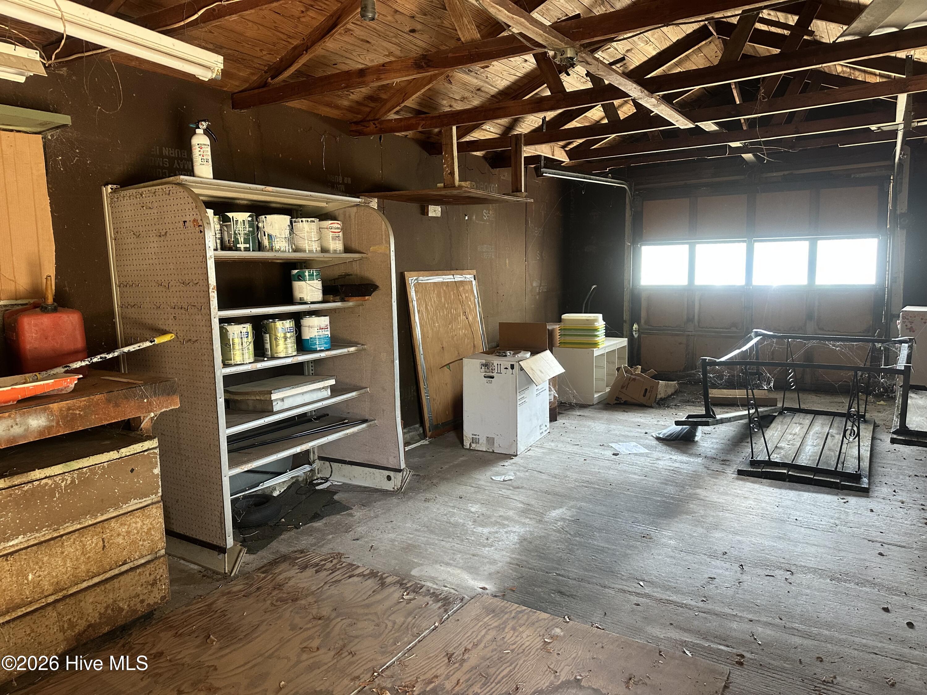 303 Banks Street Property Photo 30