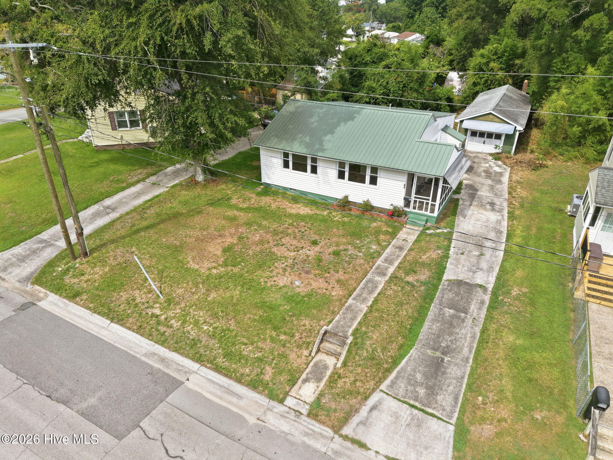 303 Banks Street Property Photo 37