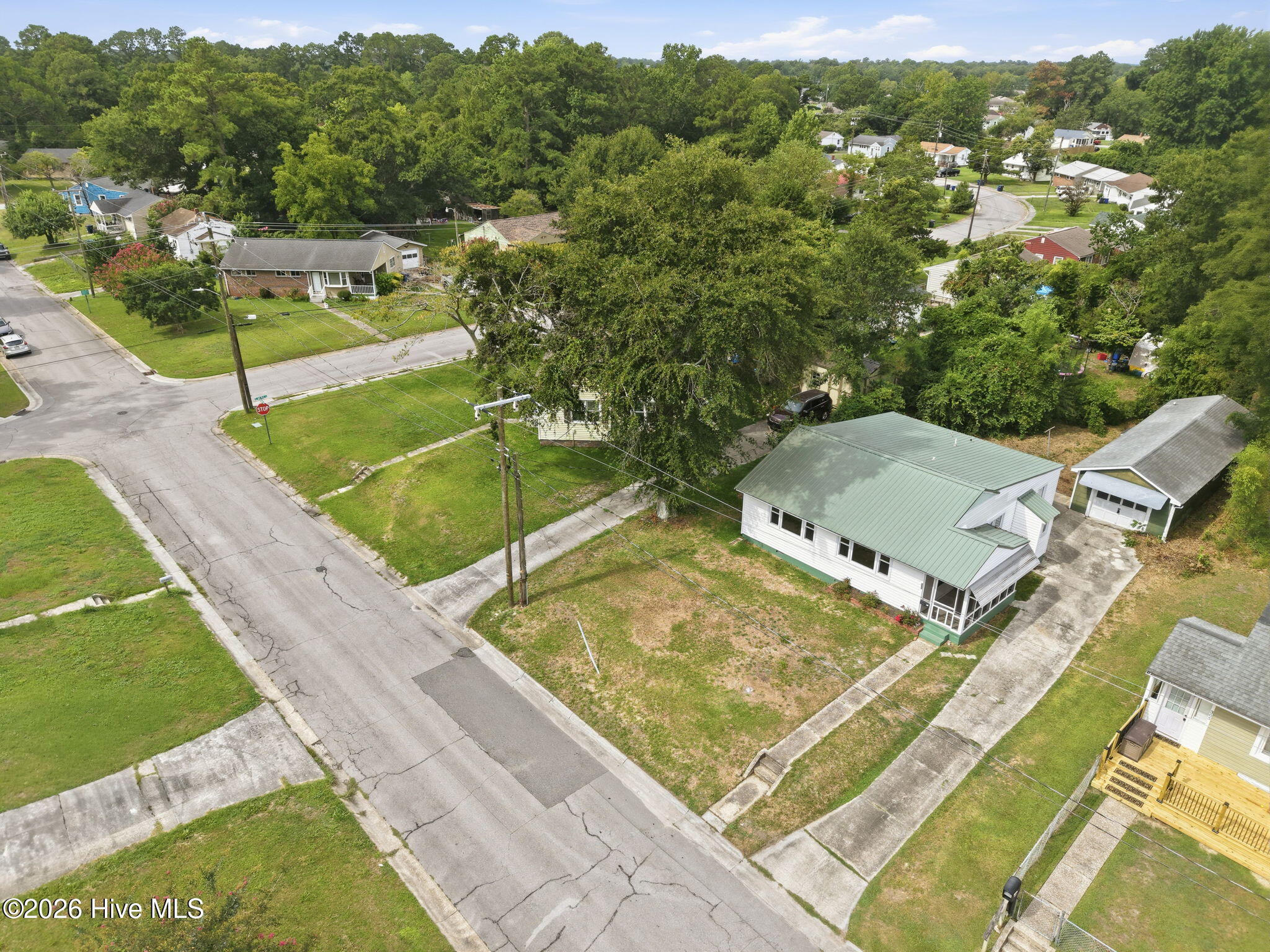 303 Banks Street Property Photo 40