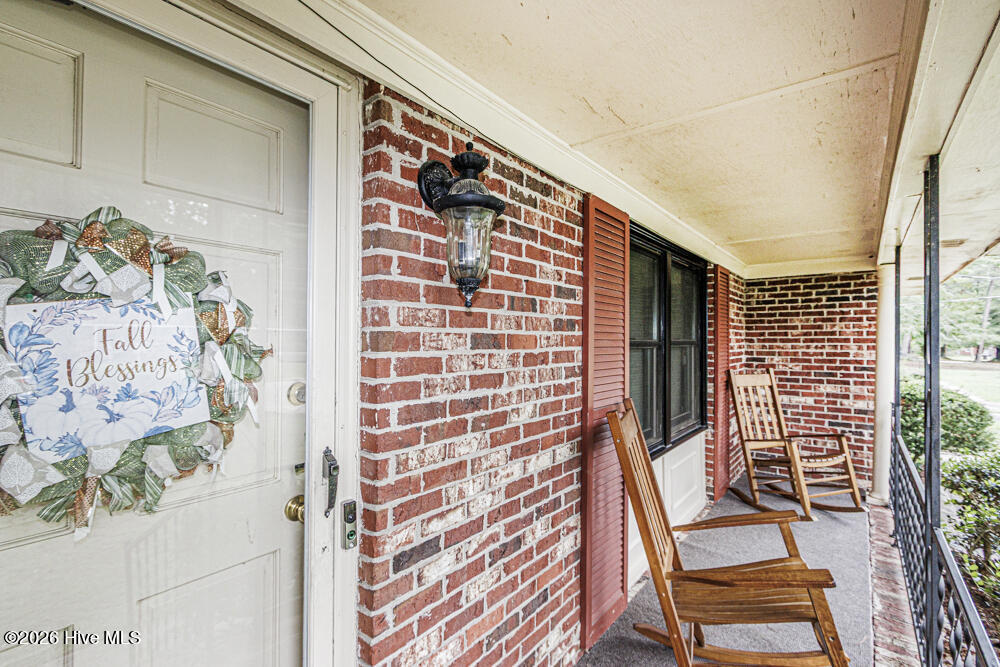 303 Hasting Street Property Photo 6