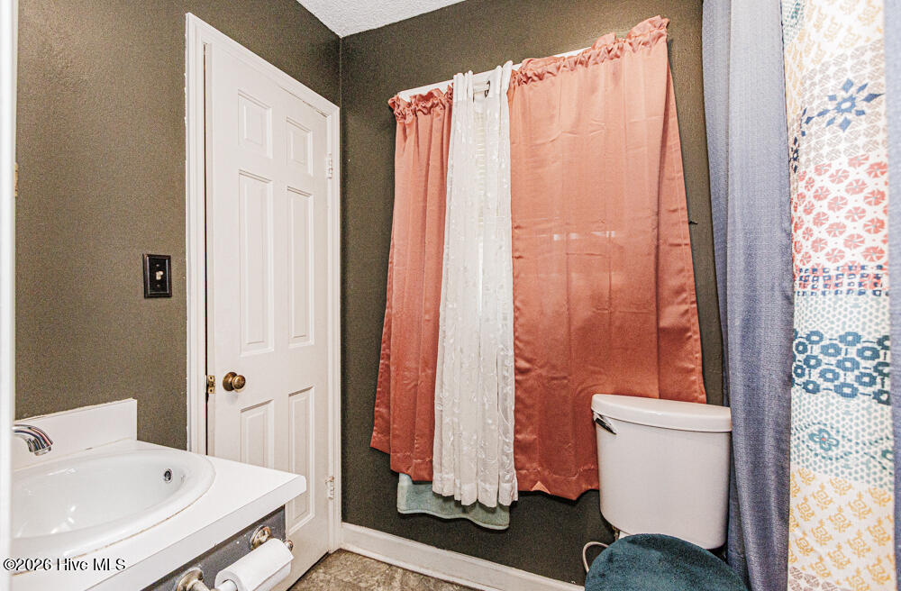 303 Hasting Street Property Photo 25