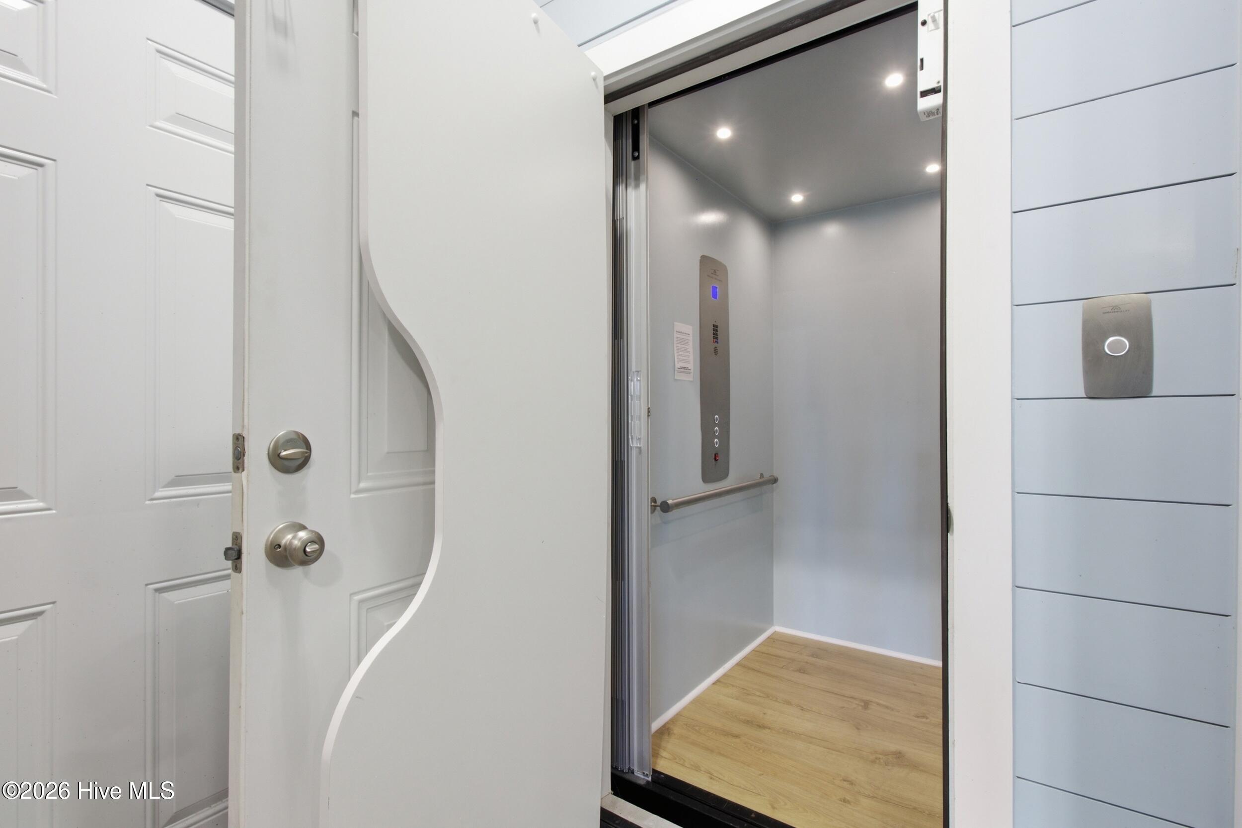 100 Paradise Court Property Photo 10