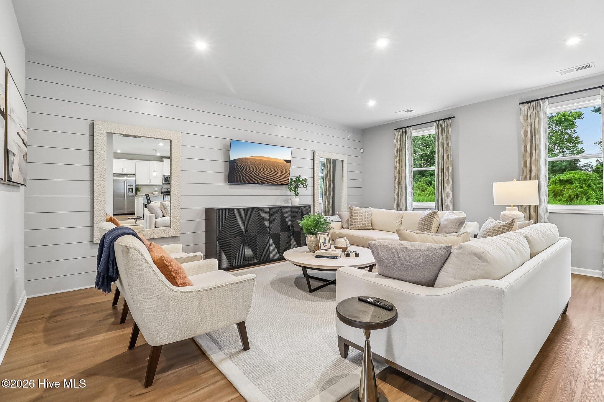 1009 Amber Way Property Photo 4