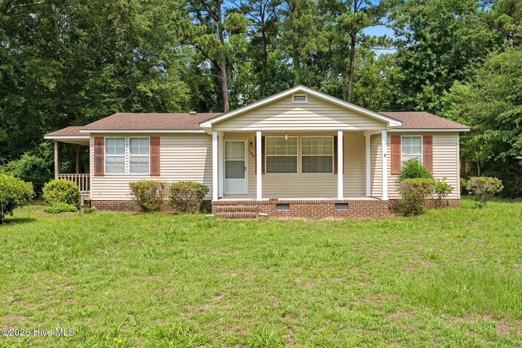 109 Lake Drive Property Photo 1