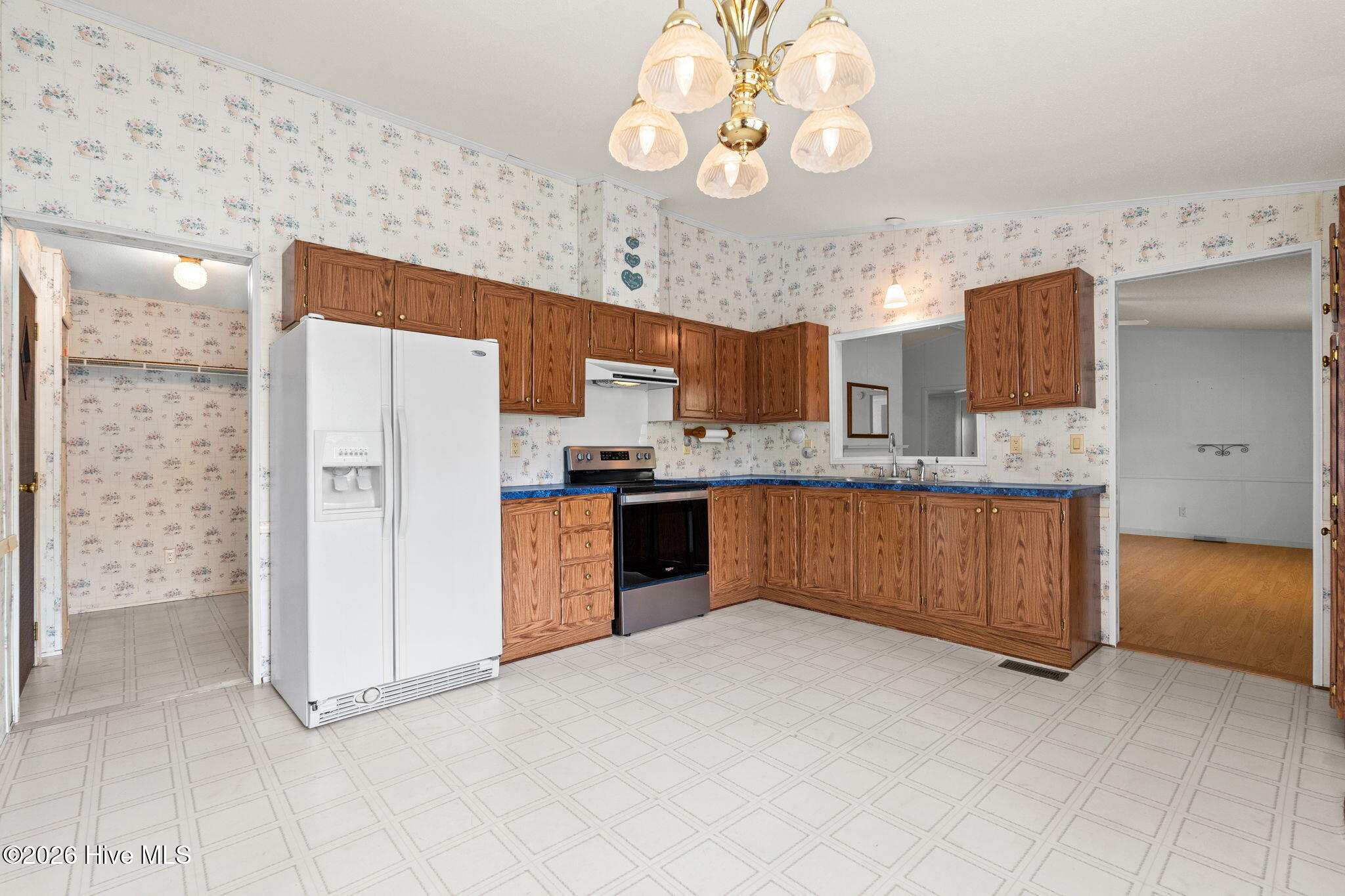 109 Lake Drive Property Photo 6