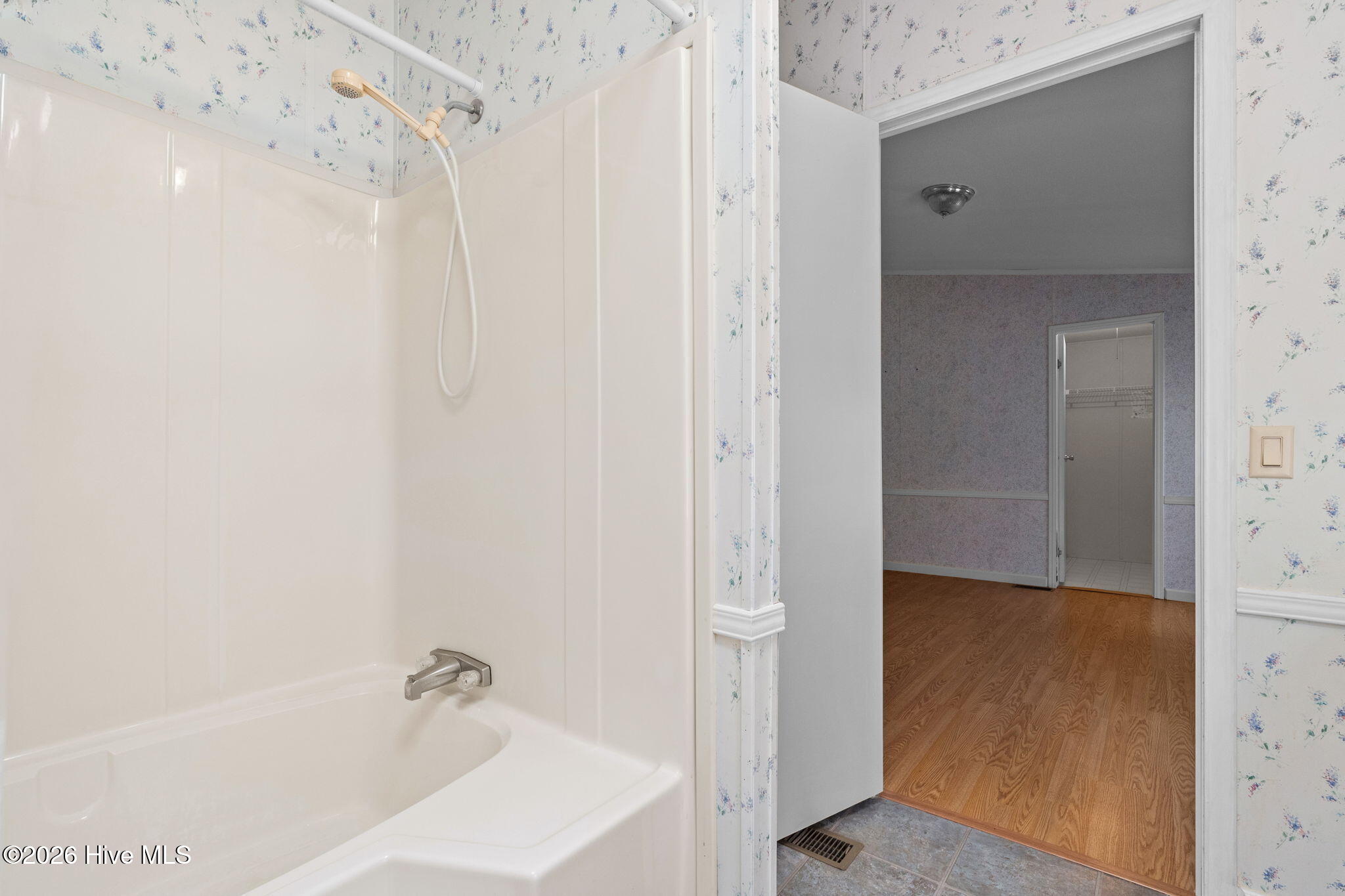 109 Lake Drive Property Photo 13