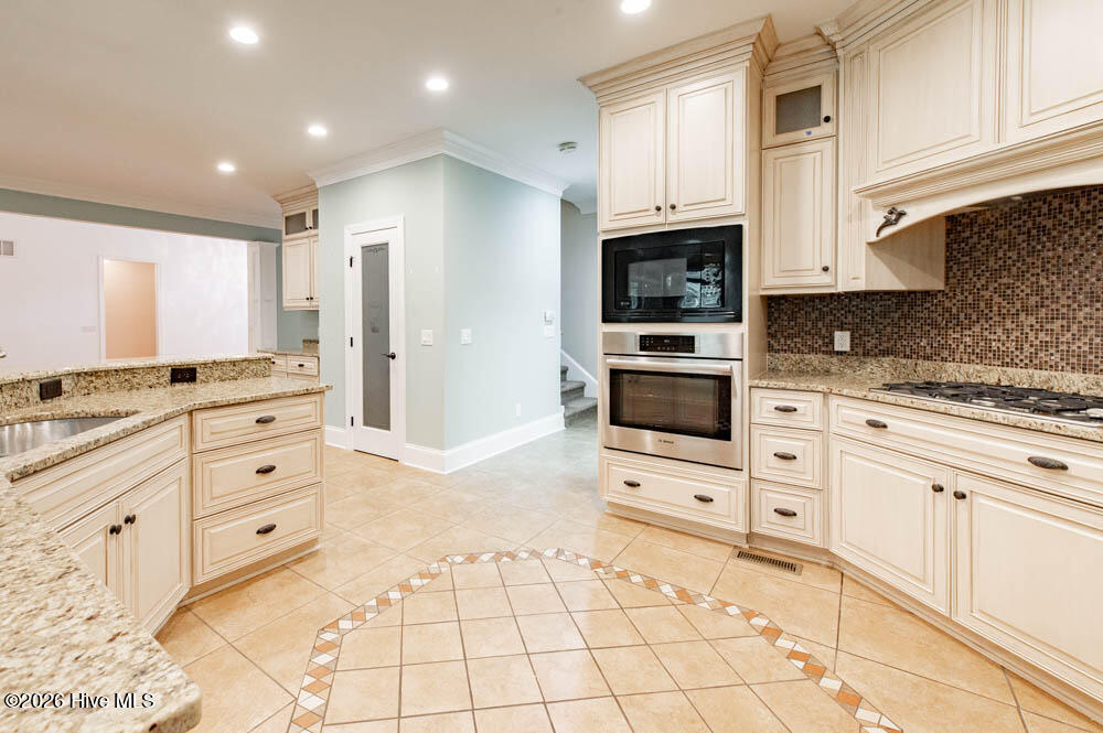 2208 Cardigan Drive Property Photo 8