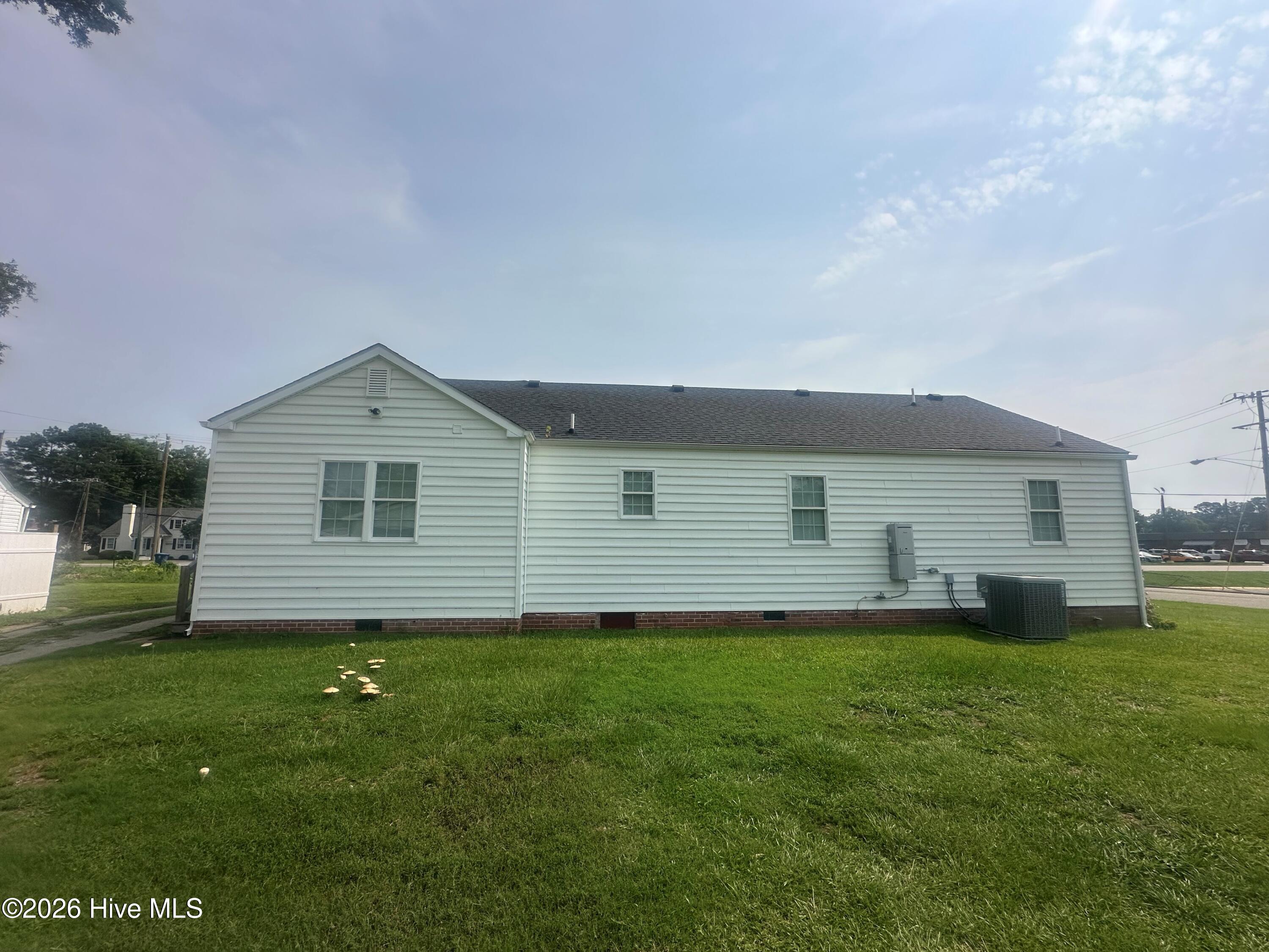 622 E Memorial Drive Property Photo 4