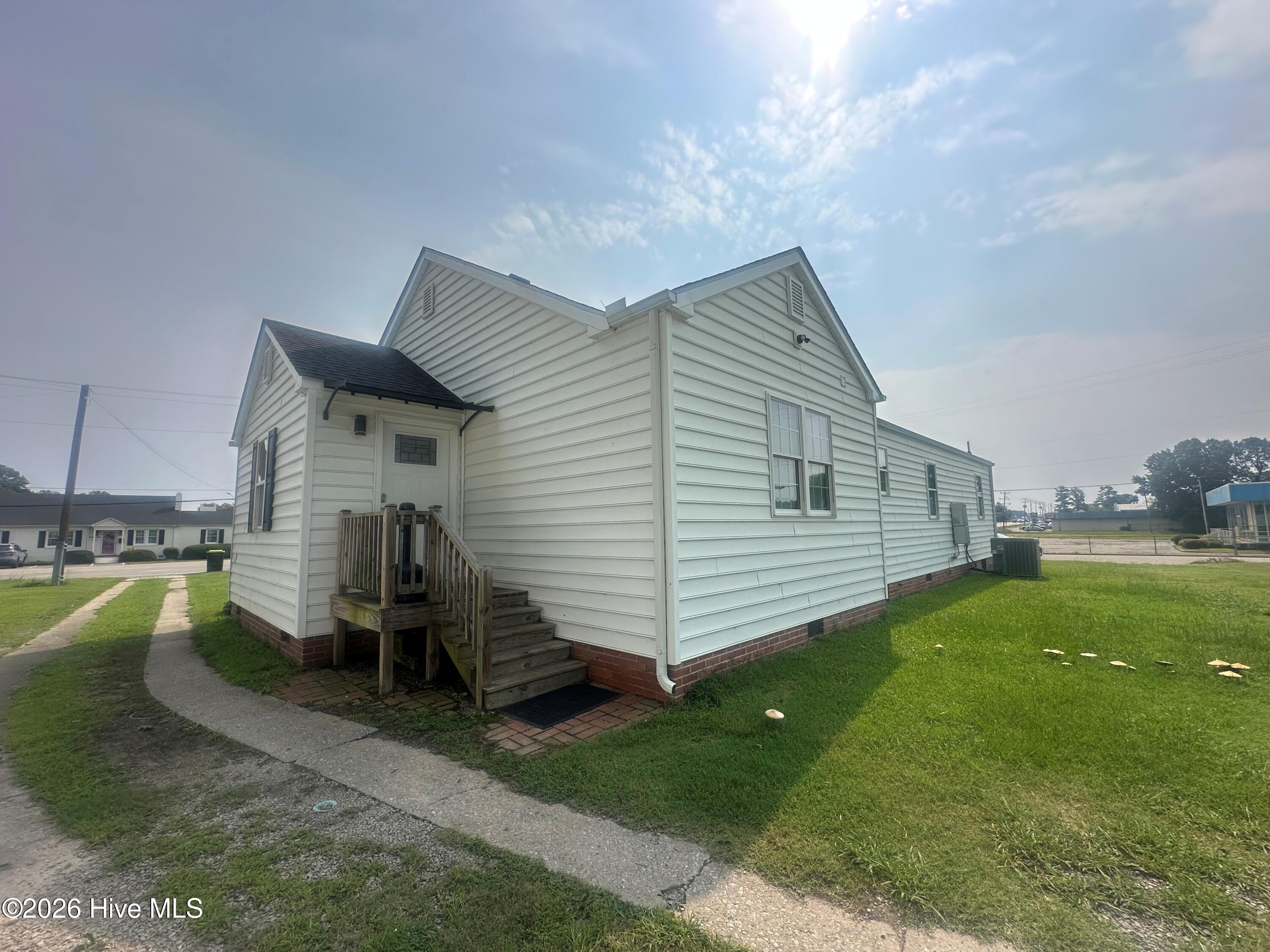 622 E Memorial Drive Property Photo 5